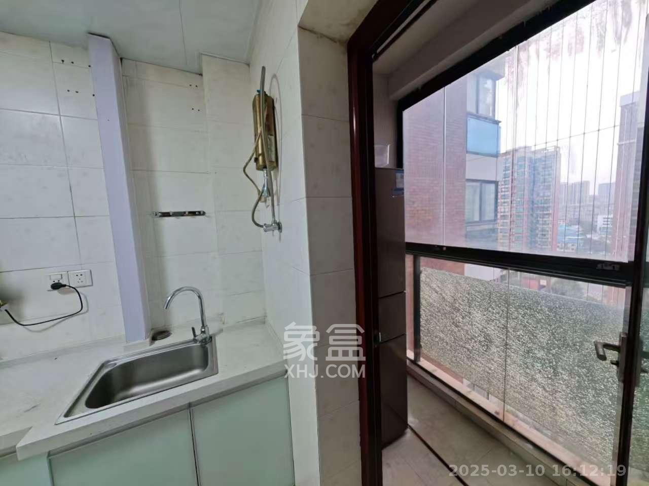 天城泰祥苑 3室2厅2卫 2500.0元/月 天城泰祥苑 3室2厅2卫 2500.0元/月室内图