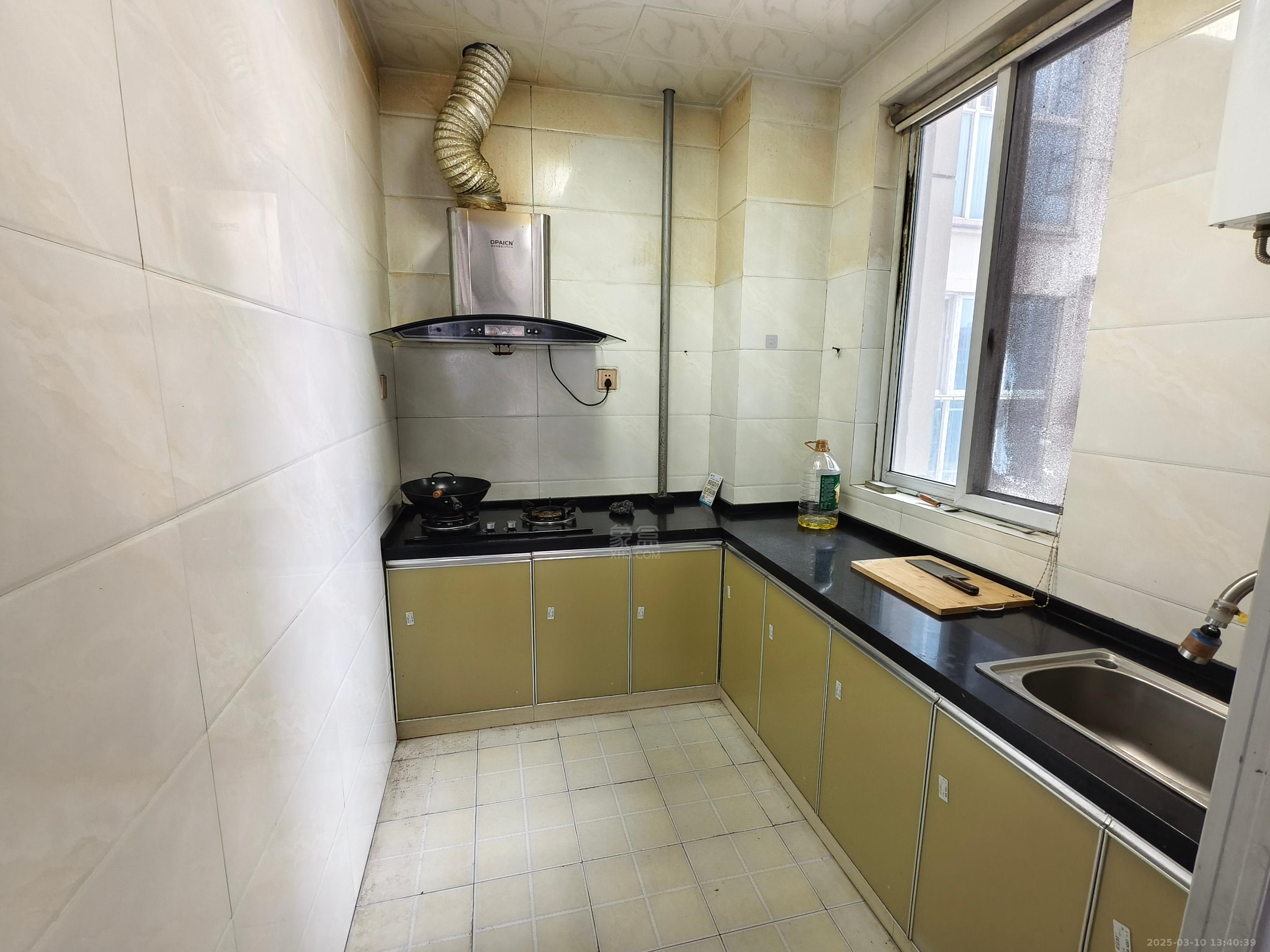 康馨佳园 3室2厅1卫 1600.0元/月 康馨佳园 3室2厅1卫 1600.0元/月室内图