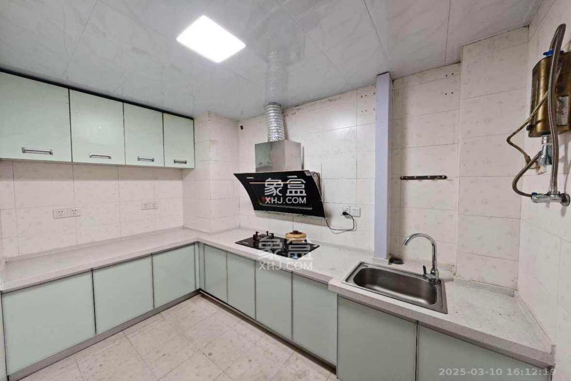 天城泰祥苑 3室2厅2卫 2500.0元/月 天城泰祥苑 3室2厅2卫 2500.0元/月室内图