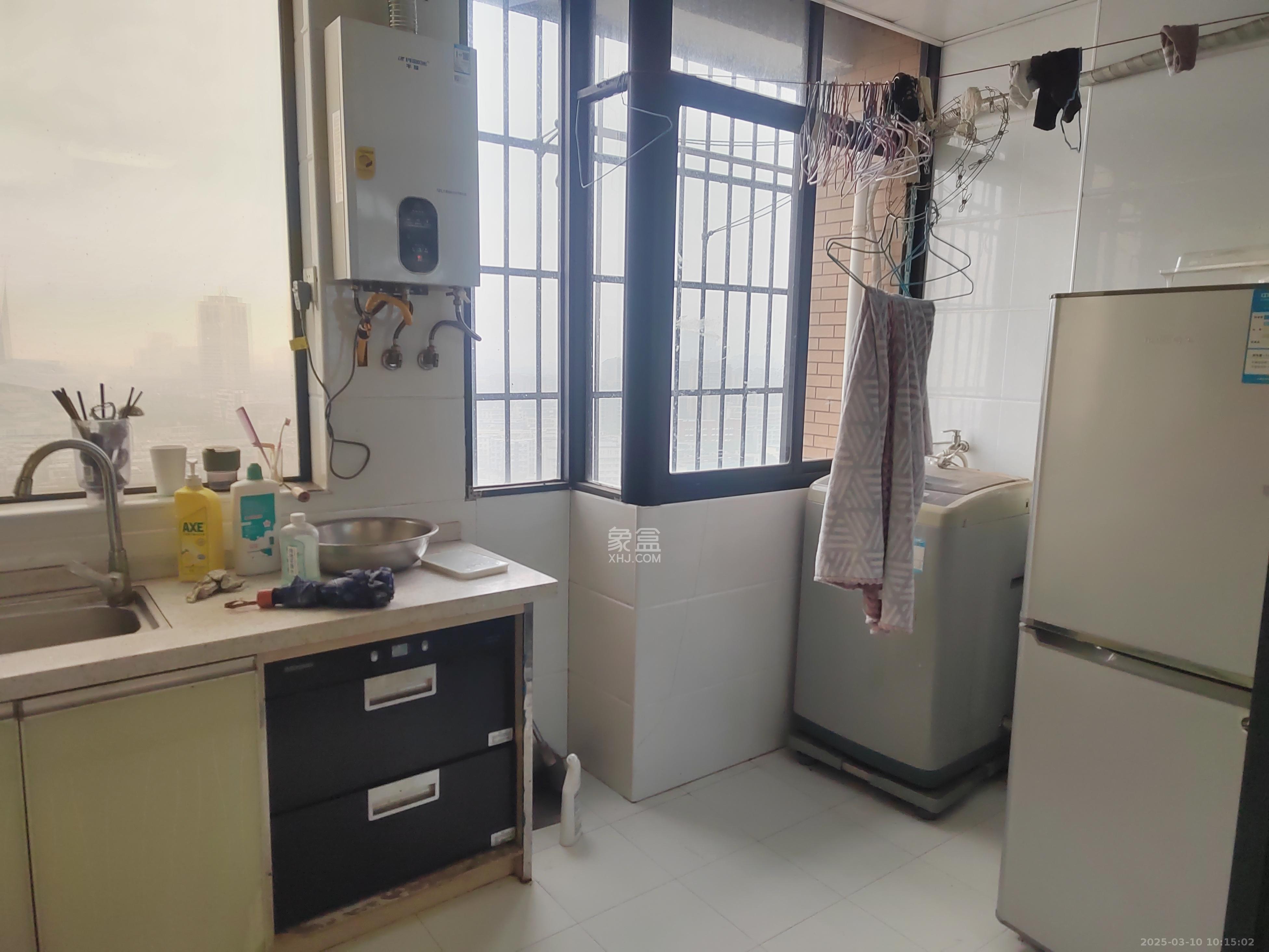 华宇公寓-银座  1室0厅1卫   18.00万客厅