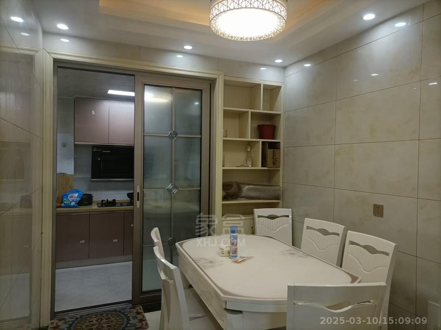 东城商业广场(东成) 3室2厅2卫 2600.0元/月 东城商业广场(东成) 3室2厅2卫 2600.0元/月室内图