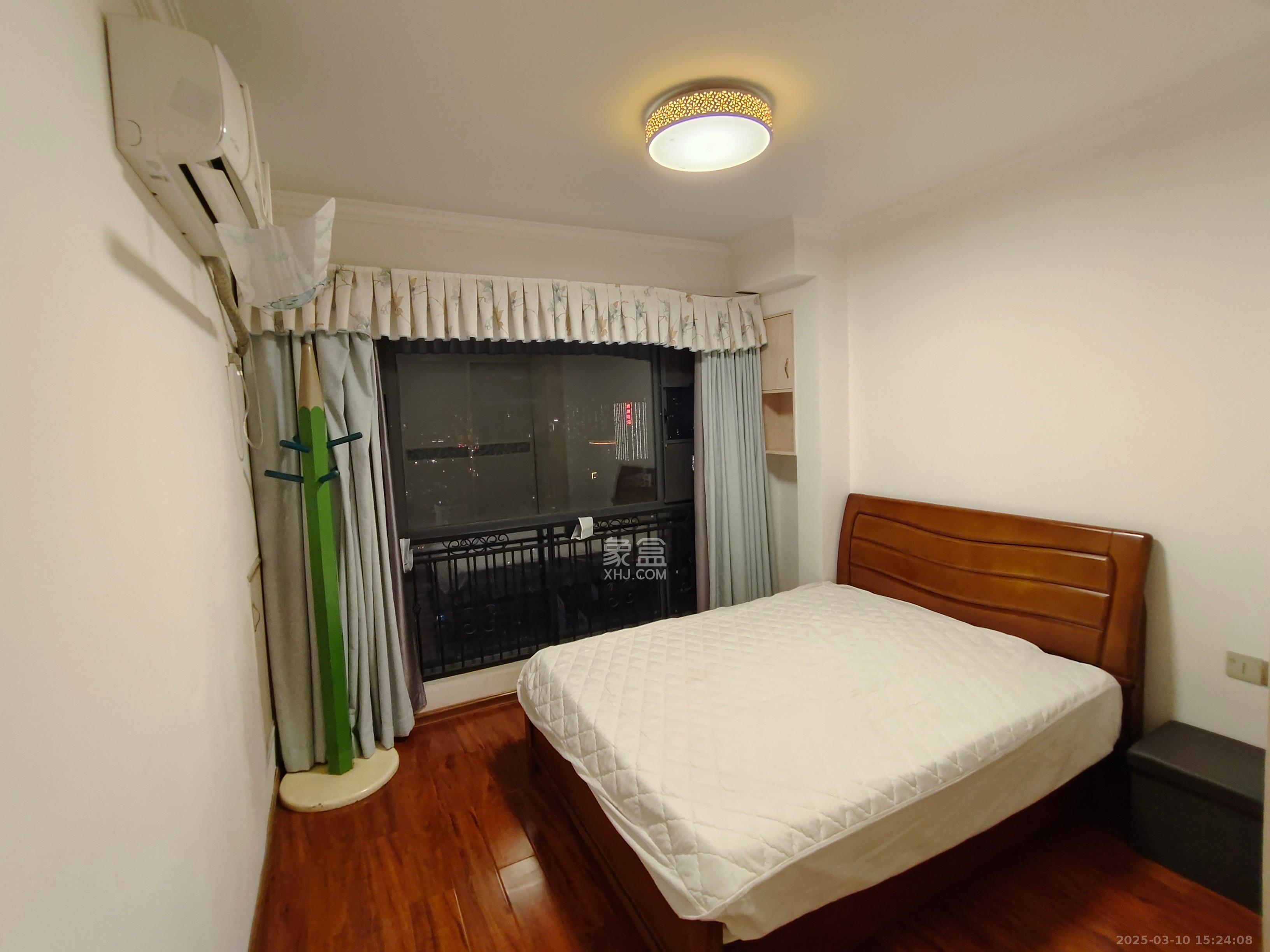 公园9号  2室2厅1卫    3800.0元/月室内图