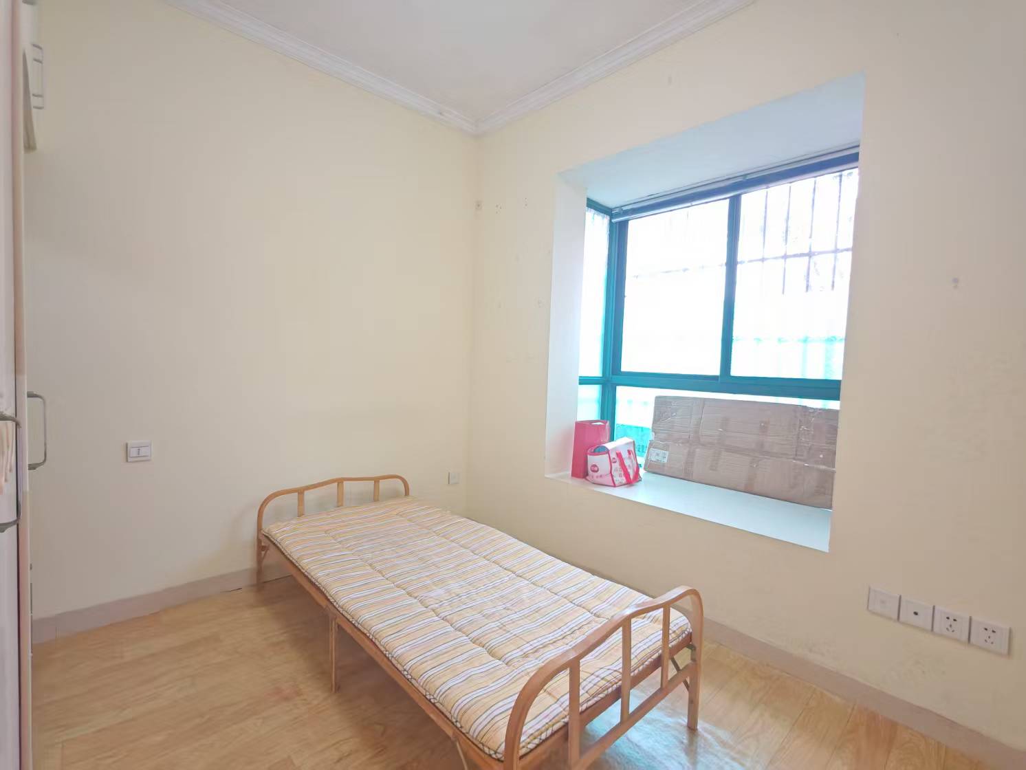 中景花园  2室2厅1卫    2200.0元/月 中景花园  2室2厅1卫    2200.0元/月室内图