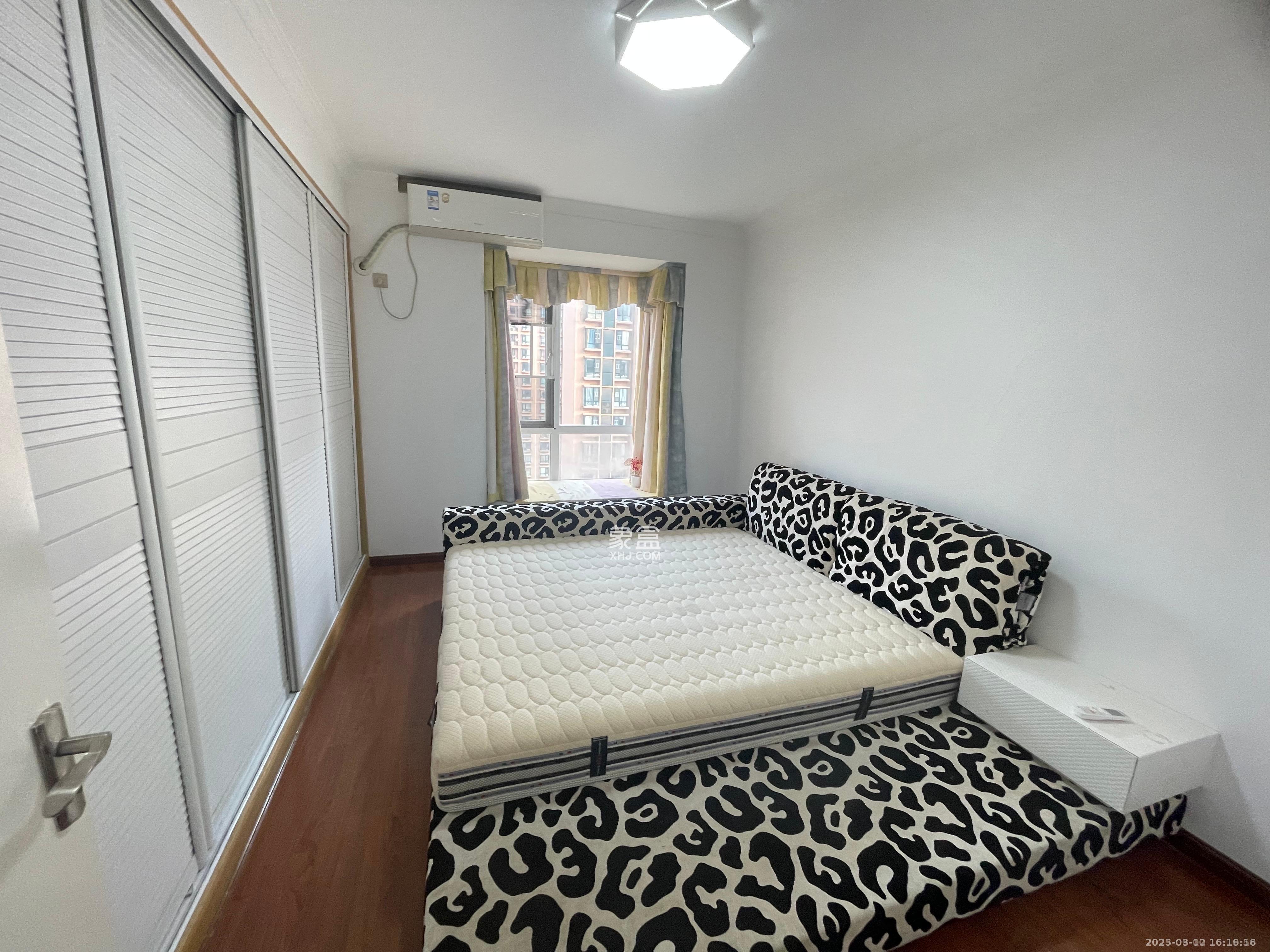 丽发新城  4室2厅2卫    2800.0元/月 丽发新城  4室2厅2卫    2800.0元/月室内图