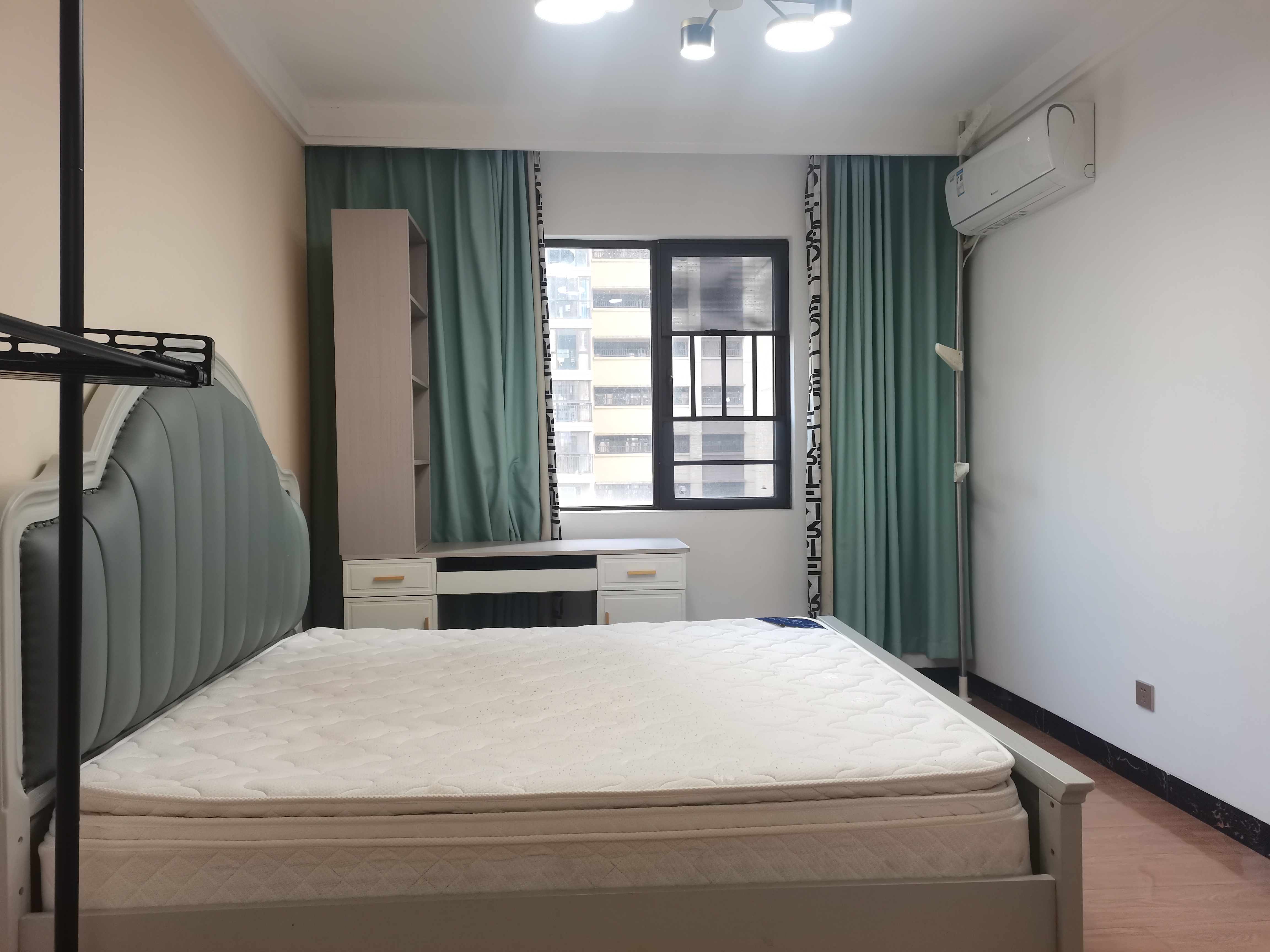 华润置地广场二期  3室2厅2卫    2400.0元/月户型图