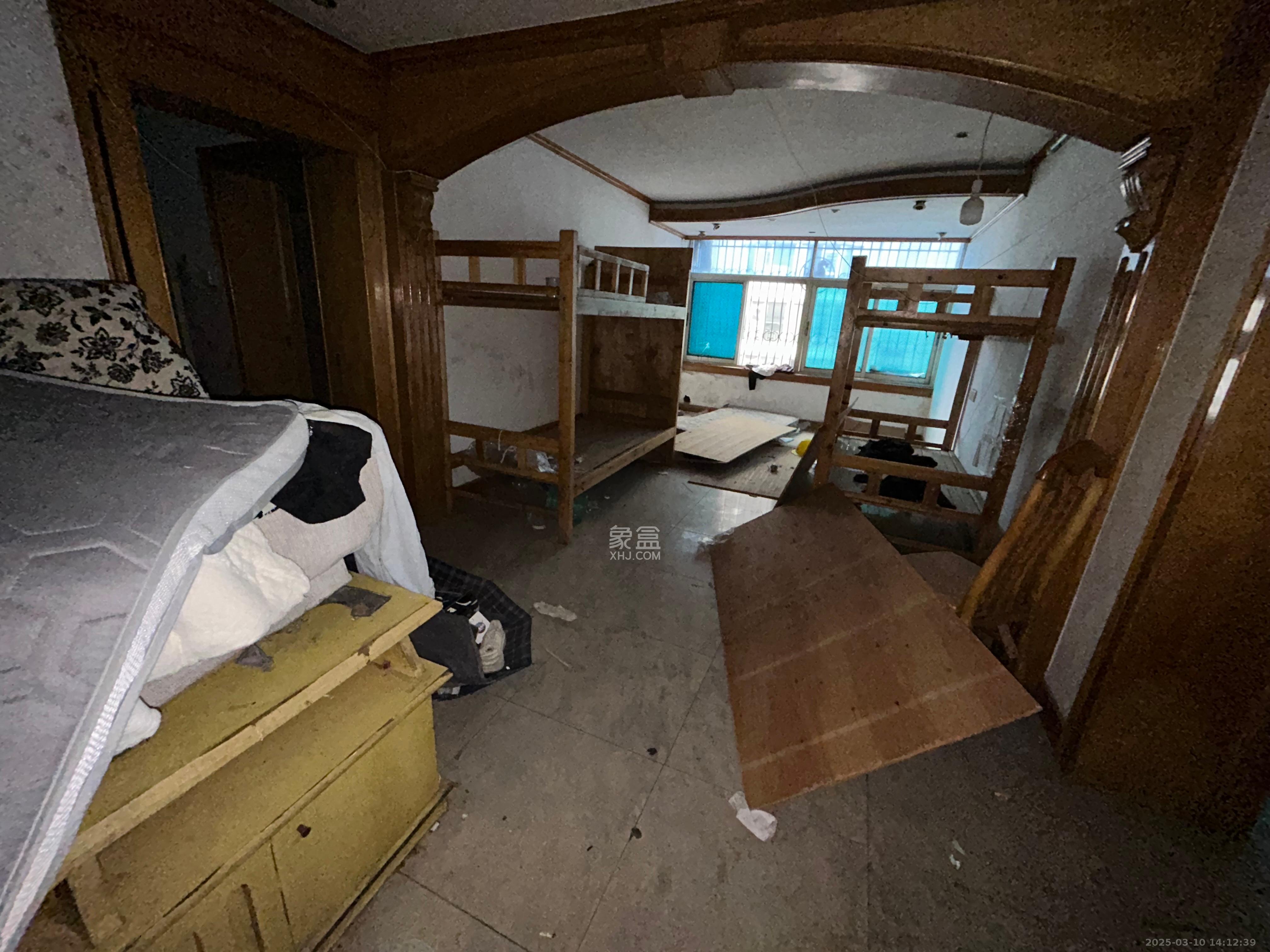 东牌楼街散盘  3室1厅1卫    2200.0元/月 东牌楼街散盘  3室1厅1卫    2200.0元/月