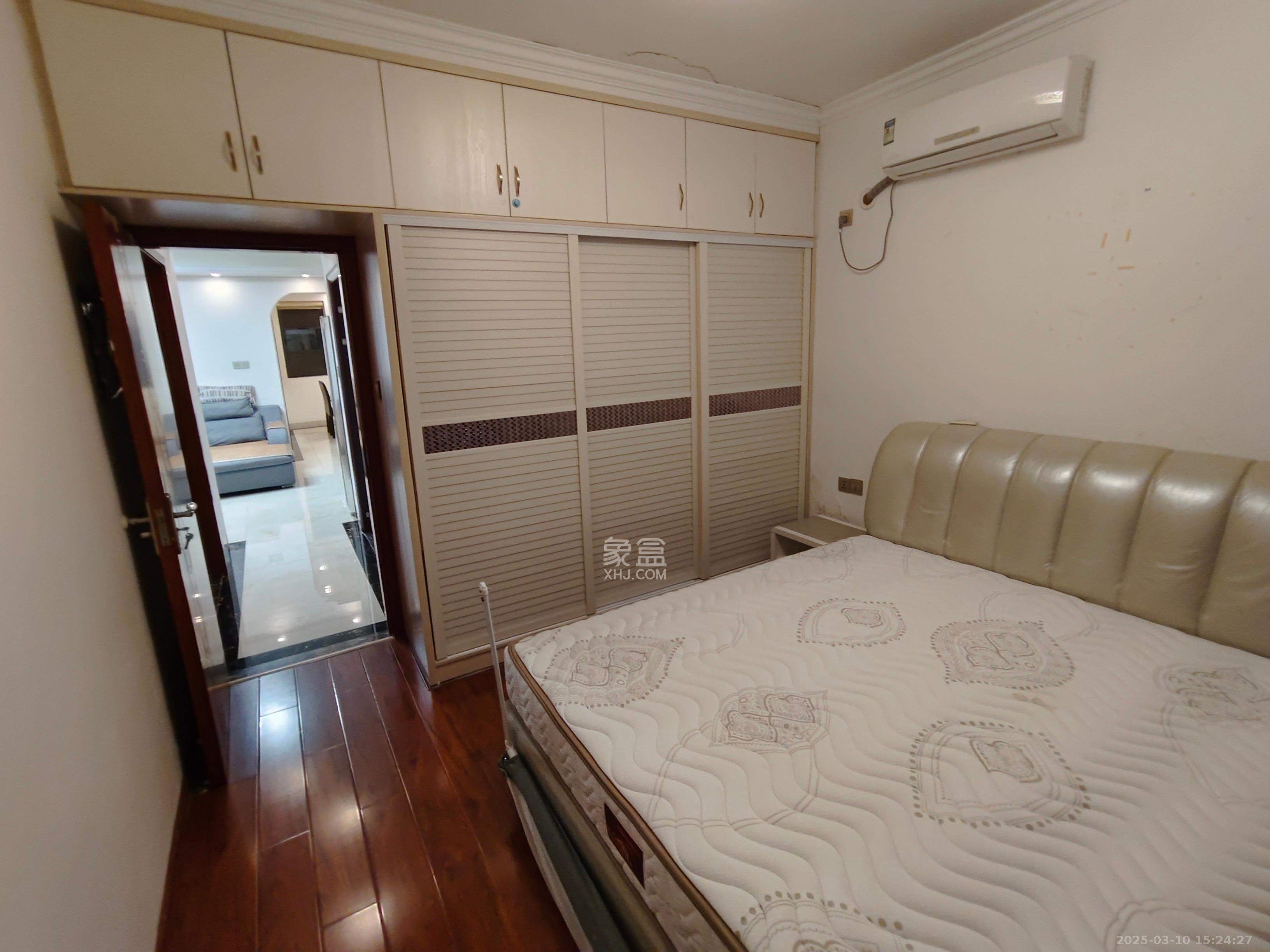 公园9号  2室2厅1卫    3800.0元/月室内图