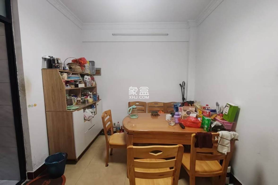 三叶花园 1室0厅0卫 112.0万 三叶花园 1室0厅0卫 112.0万客厅