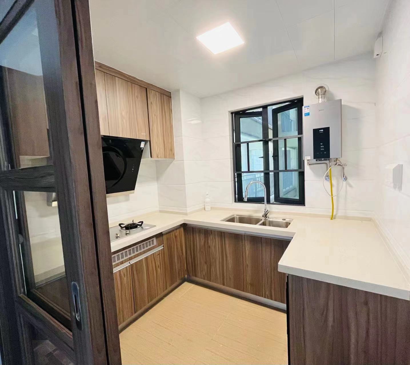 碧桂园梓山府 3室2厅2卫 2000.0元/月 碧桂园梓山府 3室2厅2卫 2000.0元/月室内图