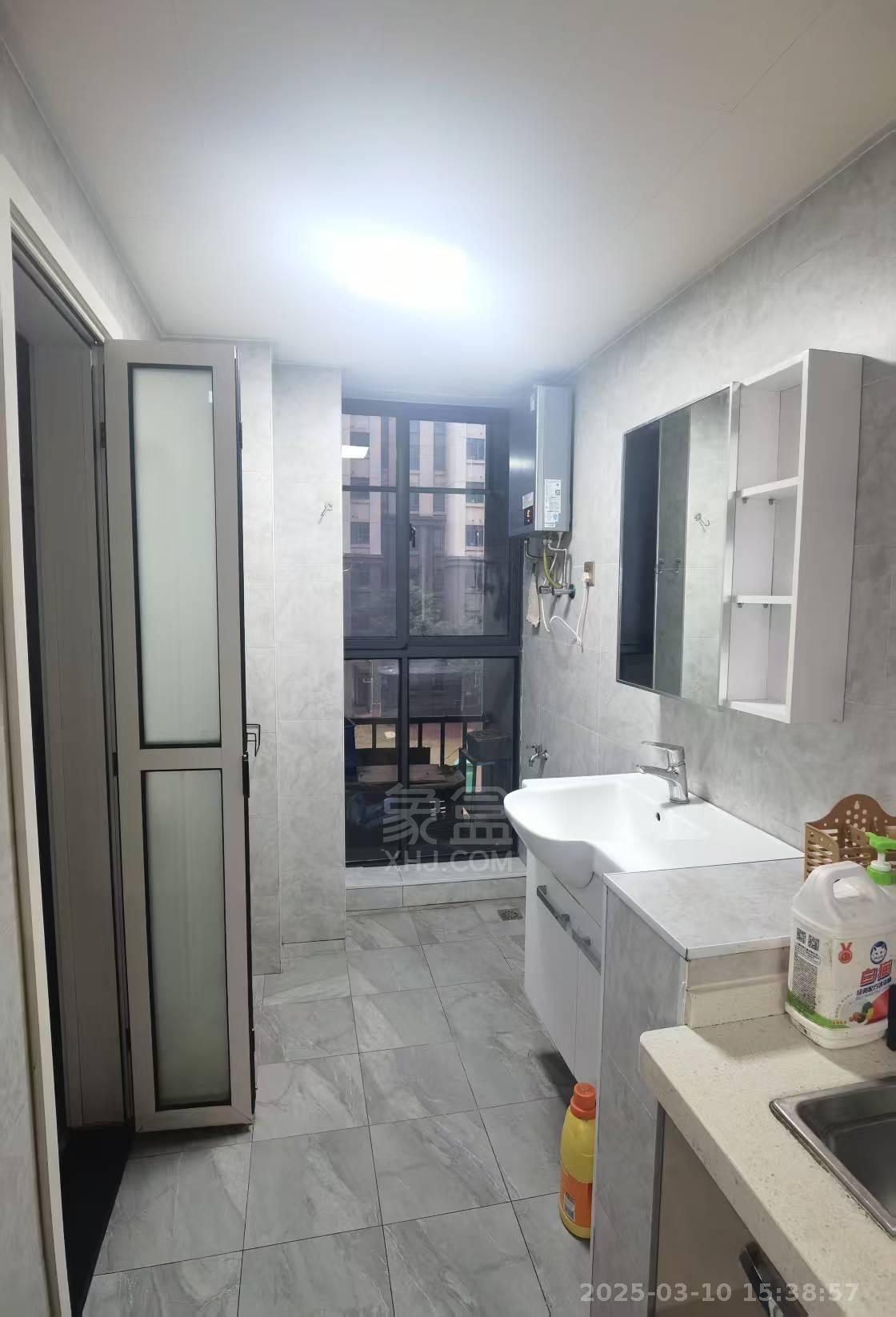 山水印象 3室2厅2卫 2000.0元/月 山水印象 3室2厅2卫 2000.0元/月室内图