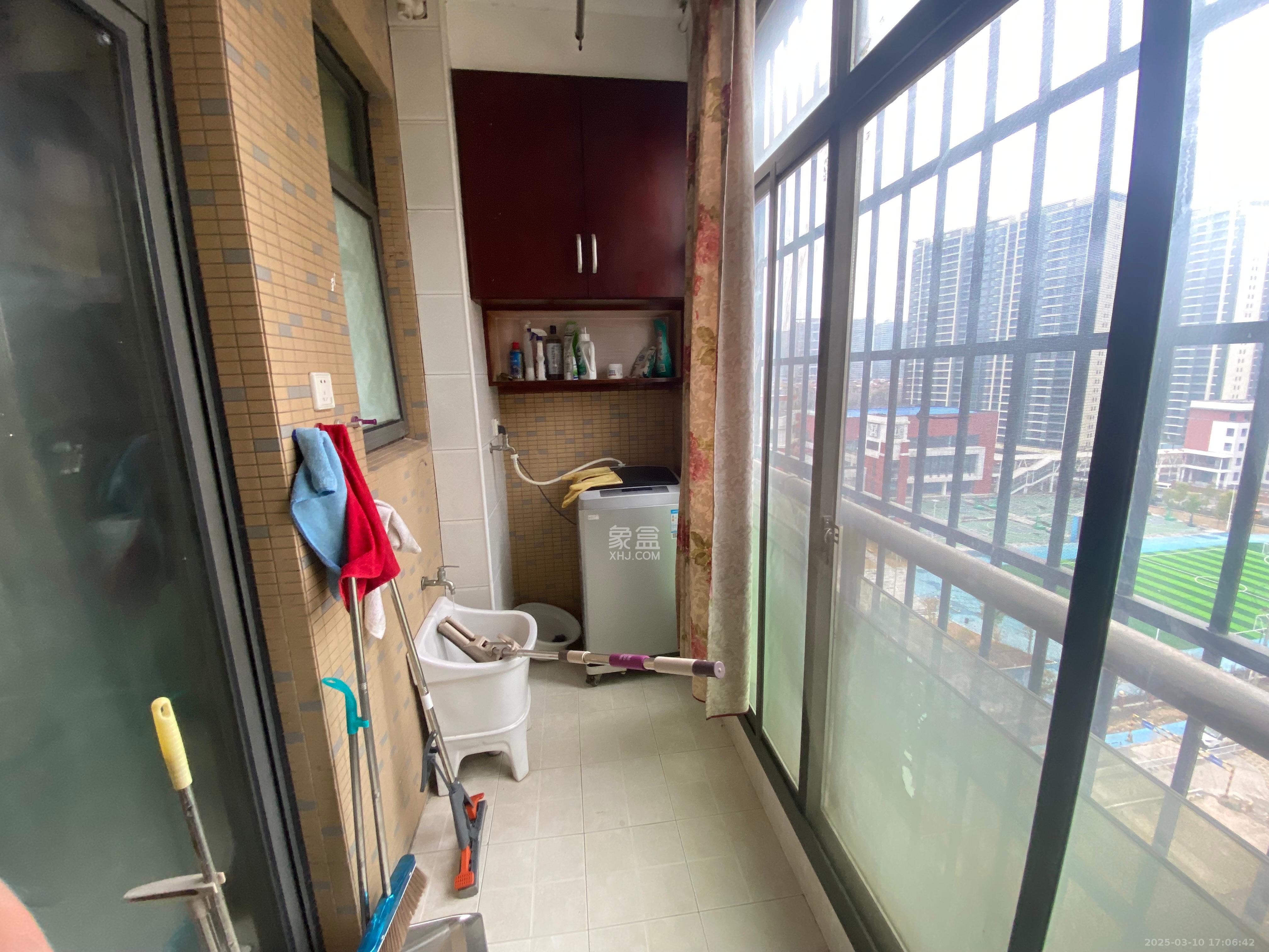 新华都万家城  1室2厅1卫    2400.0元/月室内图
