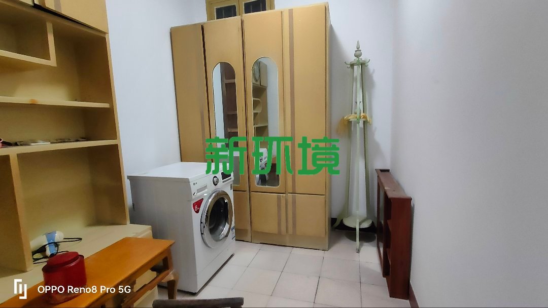 市委一号院 3室2厅1卫 30.0万 市委一号院 3室2厅1卫 30.0万客厅