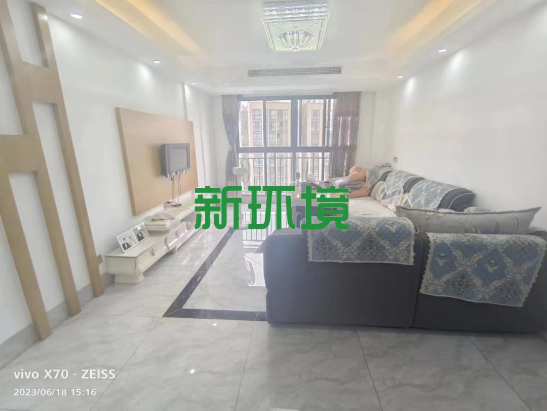 山水印象  3室2厅2卫   90.80万客厅