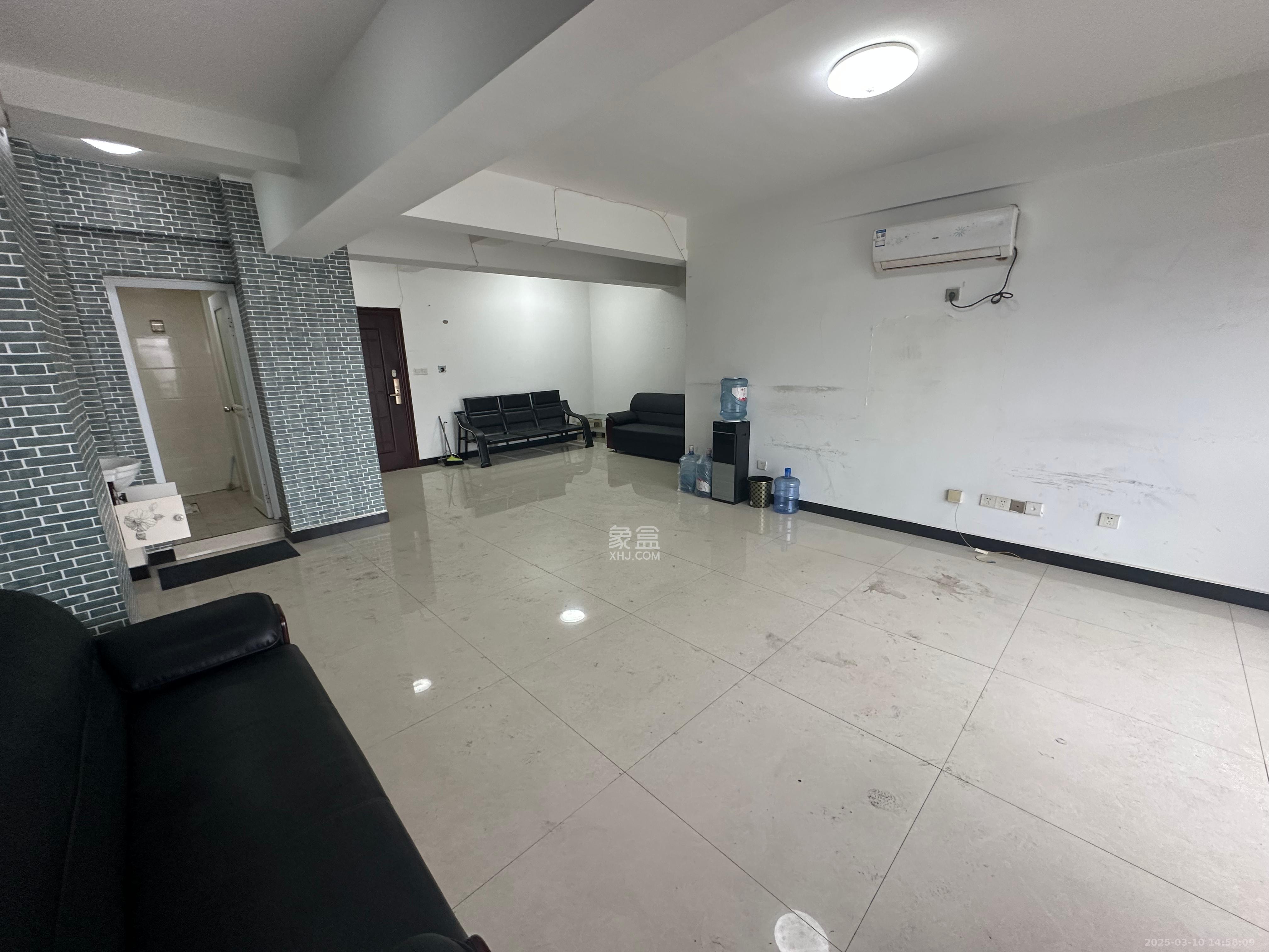 锦泰东环国际 1室2厅1卫 2000.0元/月 锦泰东环国际 1室2厅1卫 2000.0元/月室内图