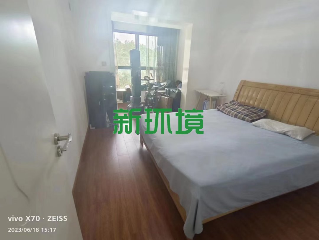 山水印象  3室2厅2卫   90.80万客厅