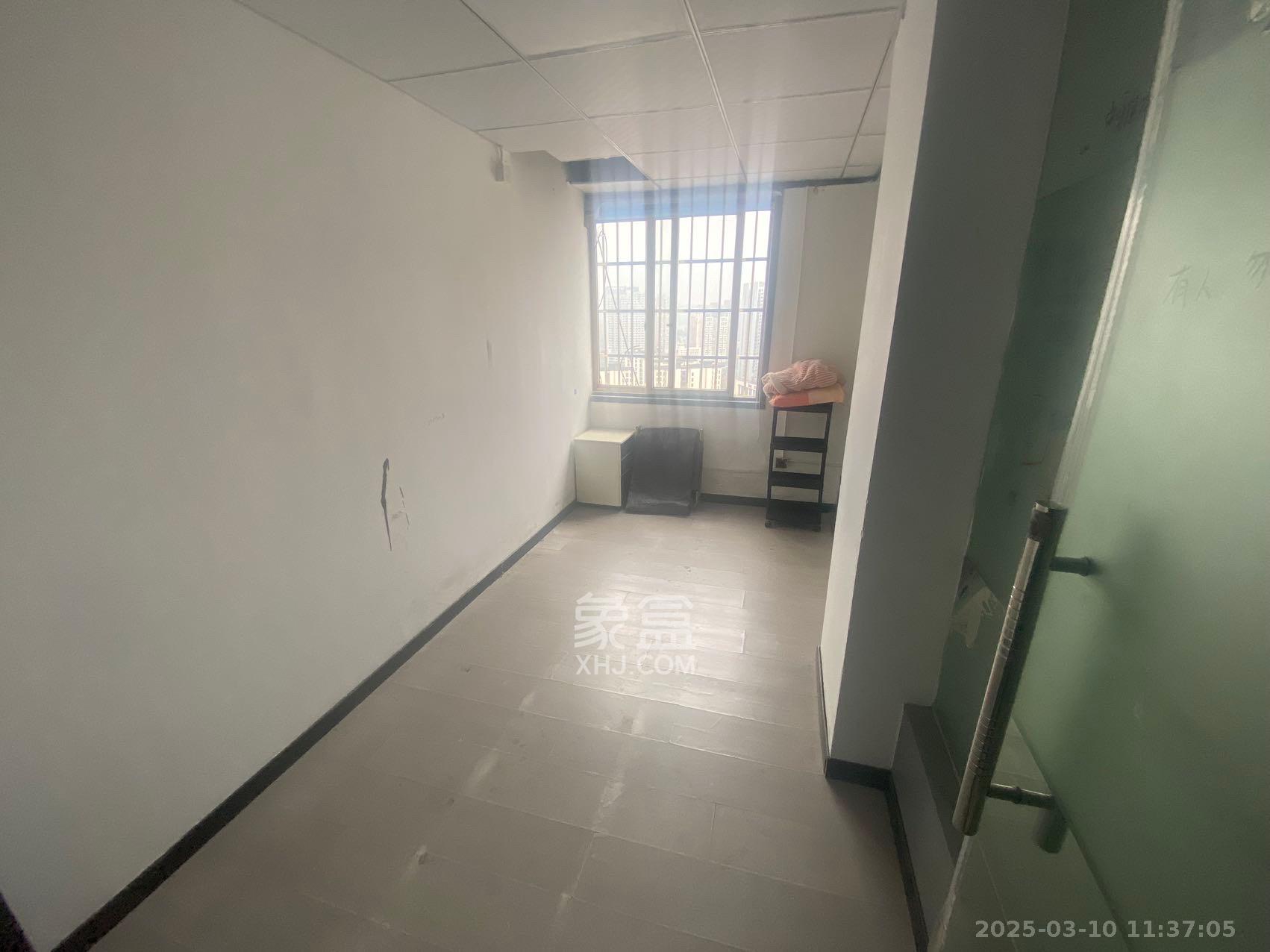 中扬大厦  6室1厅1卫    5500.0元/月 中扬大厦  6室1厅1卫    5500.0元/月室内图