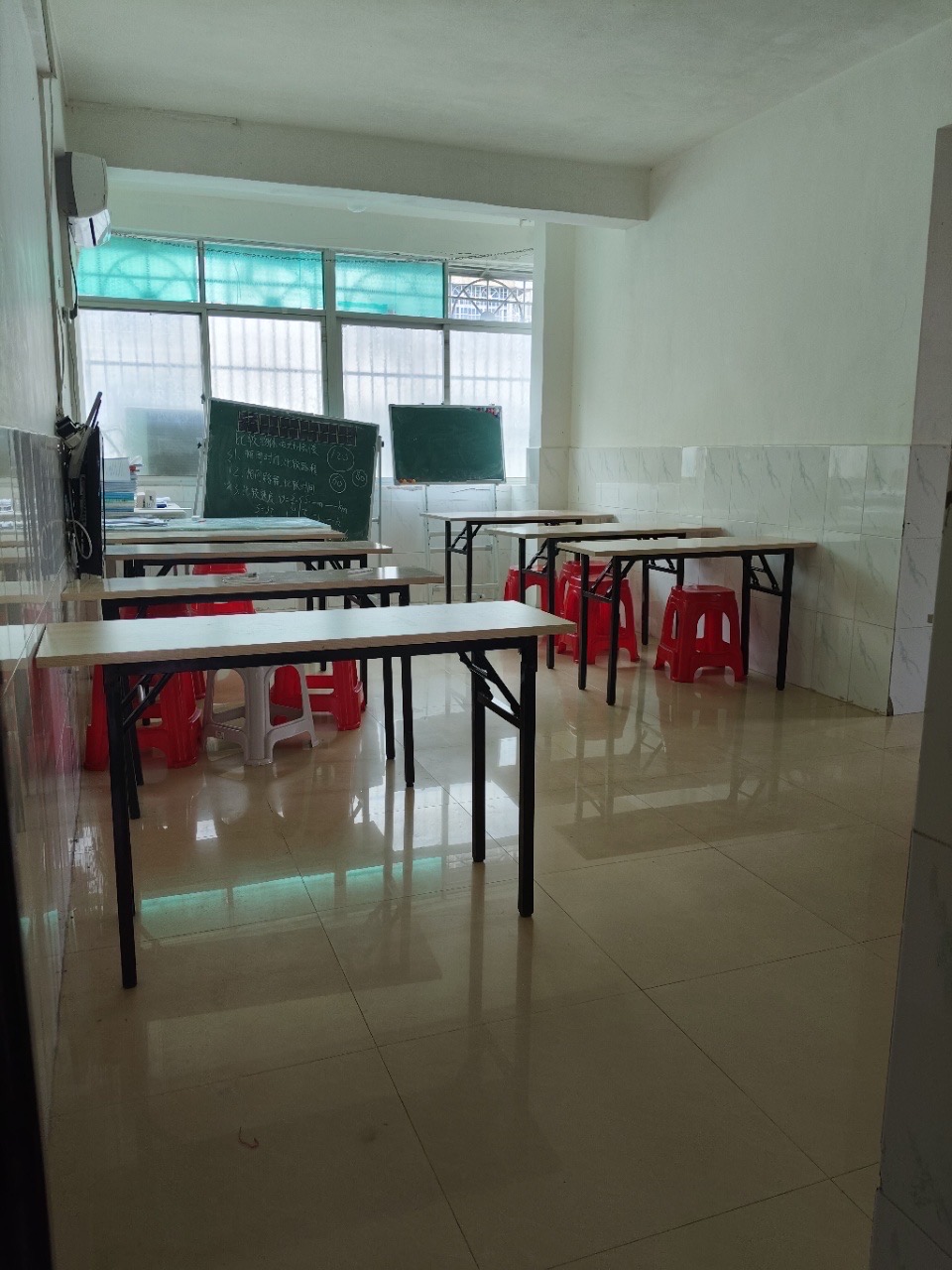 万福新村 2室2厅1卫 61.0万 万福新村 2室2厅1卫 61.0万客厅