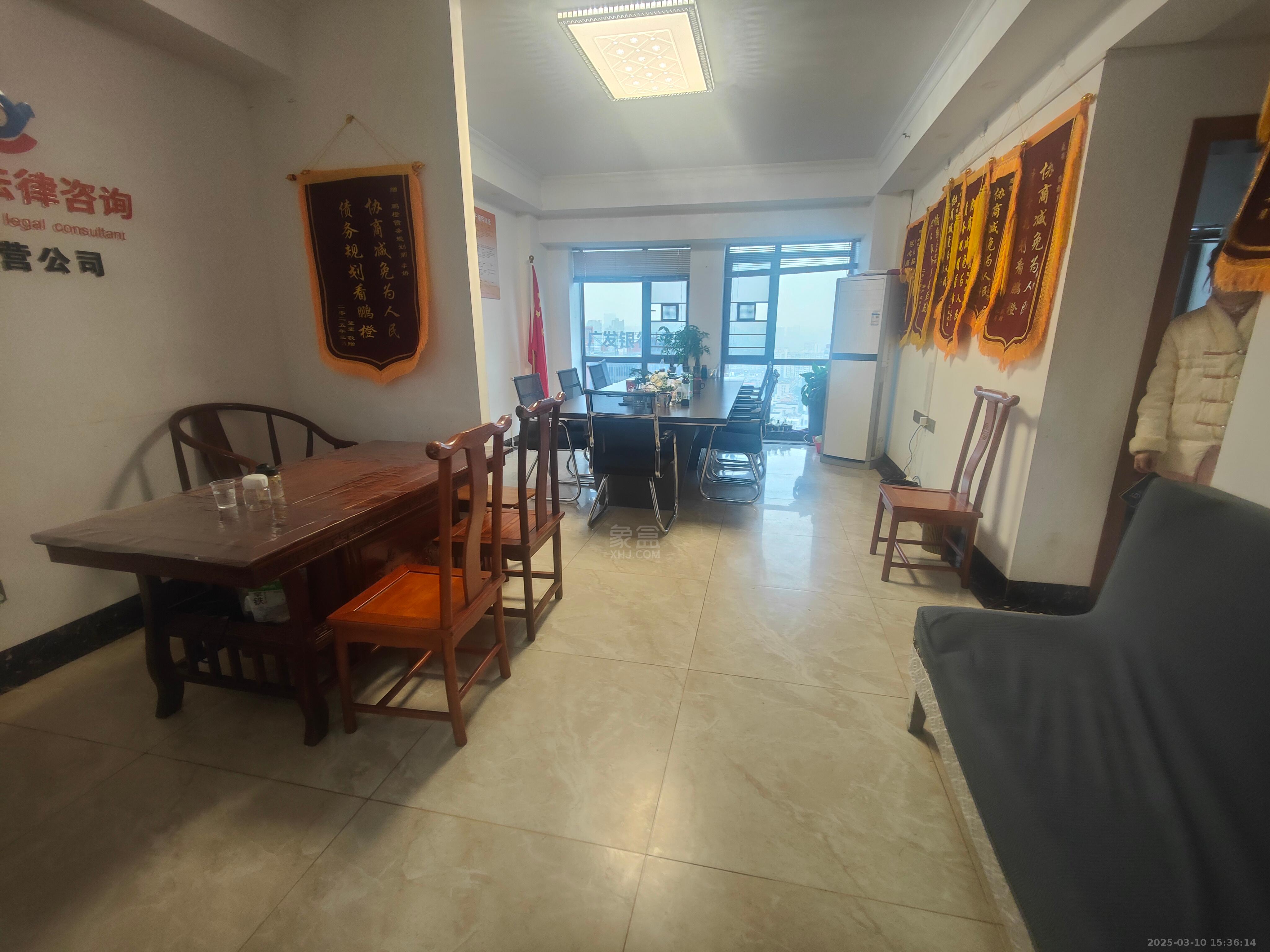 庐山春天 3室2厅2卫 2600.0元/月 庐山春天 3室2厅2卫 2600.0元/月室内图