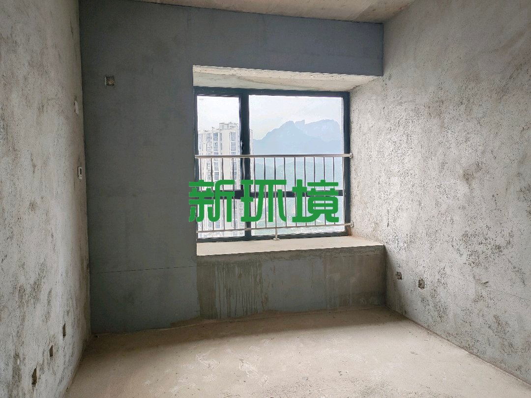 东岳新外滩  3室2厅2卫   80.00万客厅