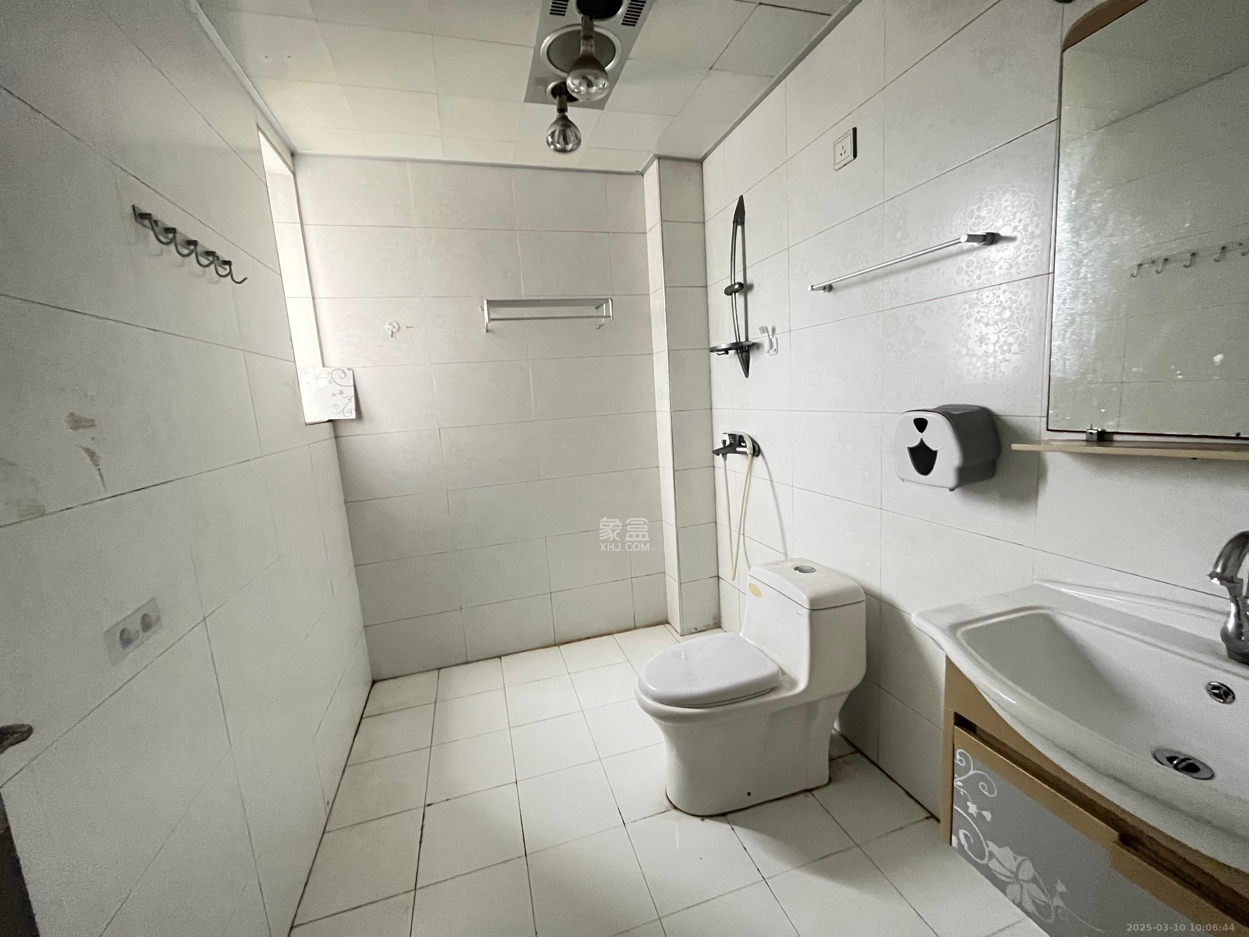 鑫天山城明珠 4室2厅2卫 1700.0元/月 鑫天山城明珠 4室2厅2卫 1700.0元/月室内图