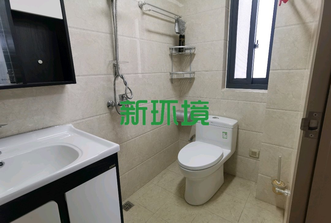 龙城街  4室2厅2卫   87.80万客厅