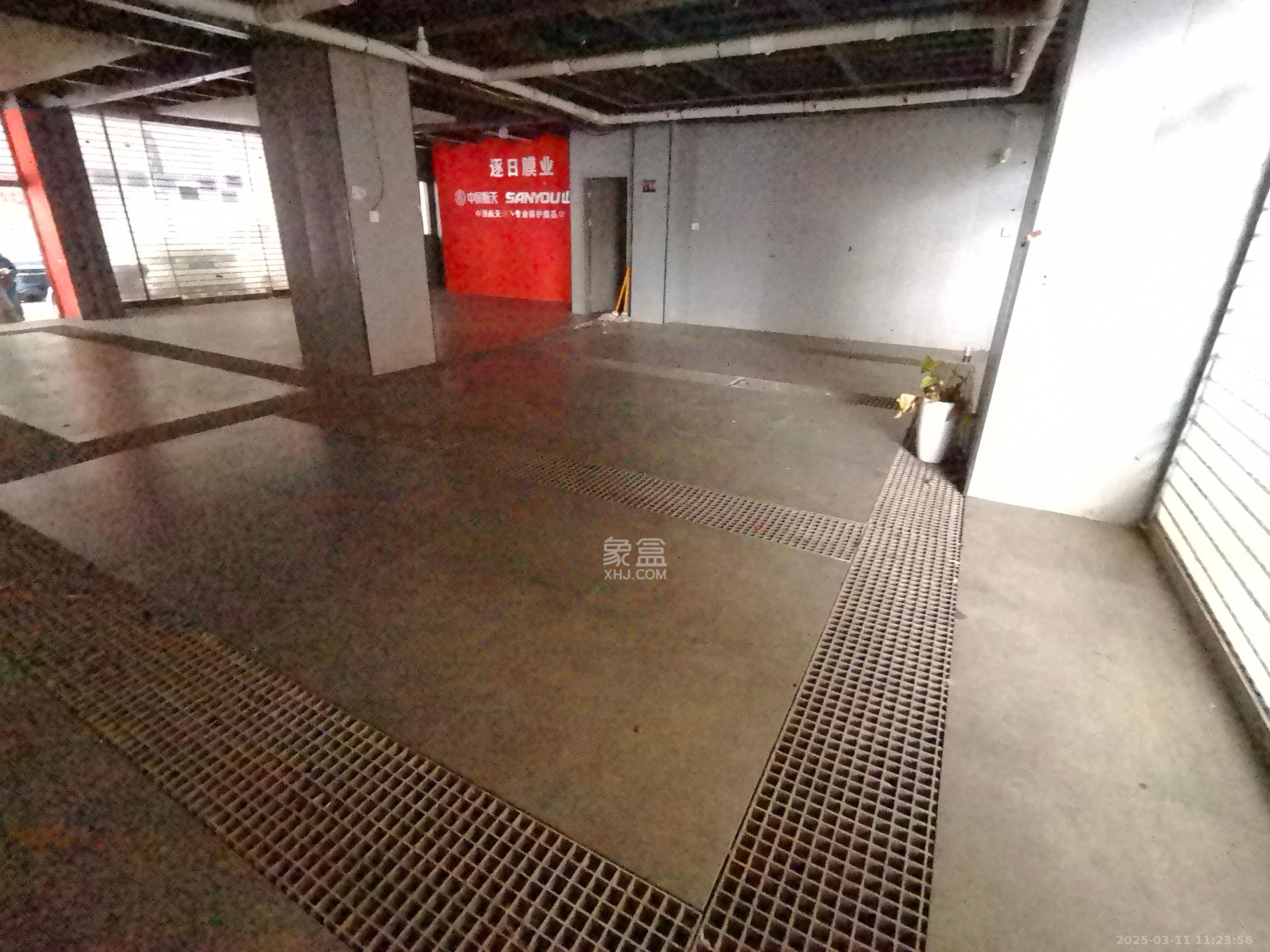 中南汽车世界   26.0㎡     2000.00元/月室内图
