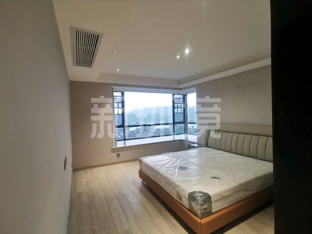 南门口安置小区一期  3室2厅2卫   82.00万客厅