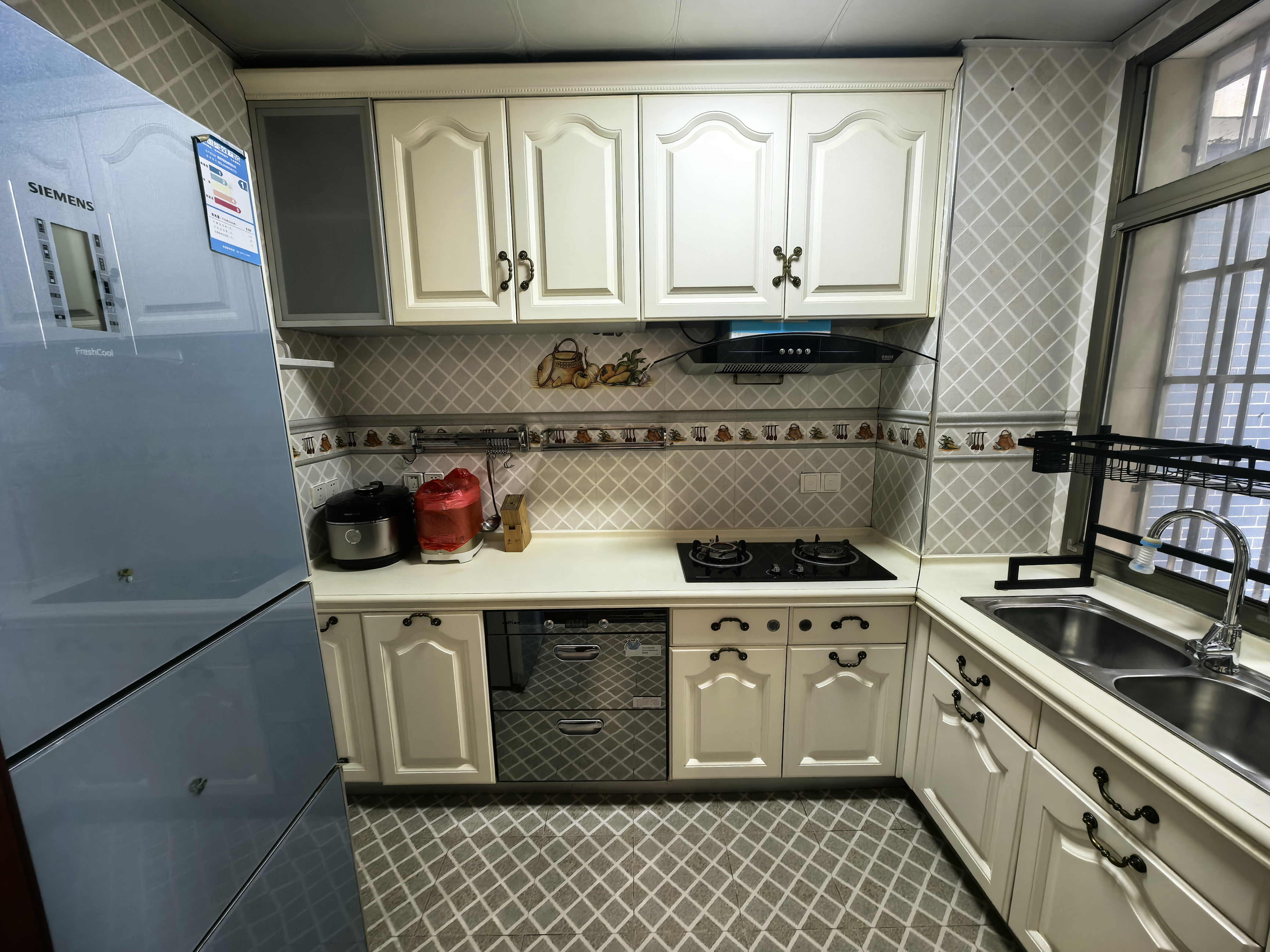 龙庭贵筑  4室2厅2卫    79.8万 龙庭贵筑  4室2厅2卫    79.8万客厅