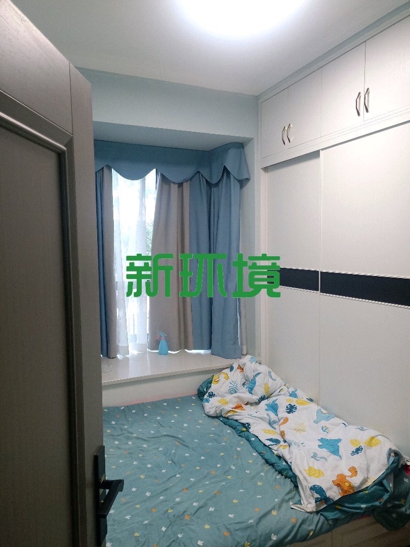 东方明珠  3室2厅2卫   62.00万客厅