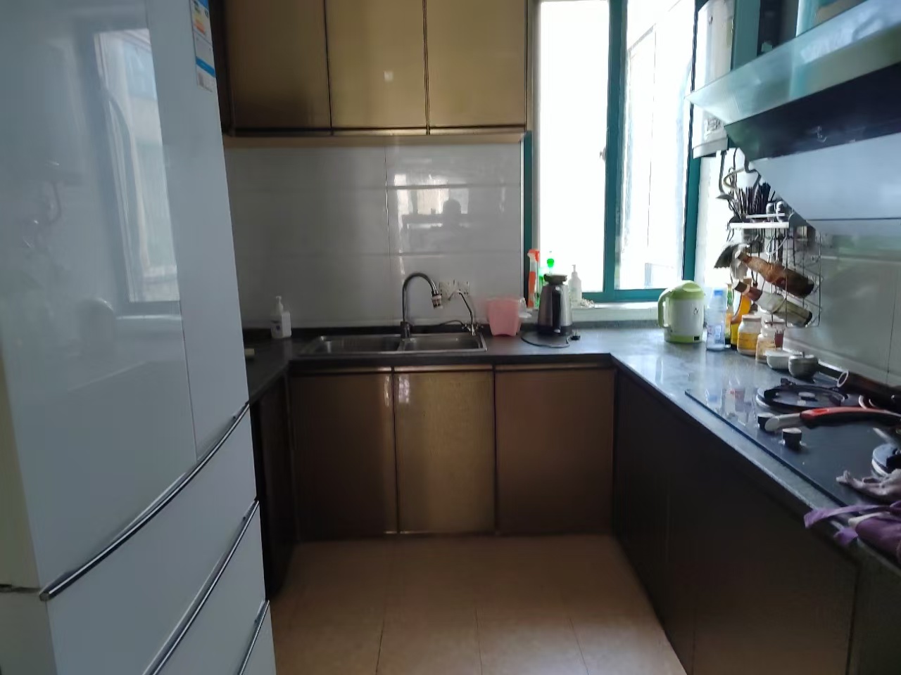 云顶上品 3室2厅1卫 1600.0元/月 云顶上品 3室2厅1卫 1600.0元/月室内图