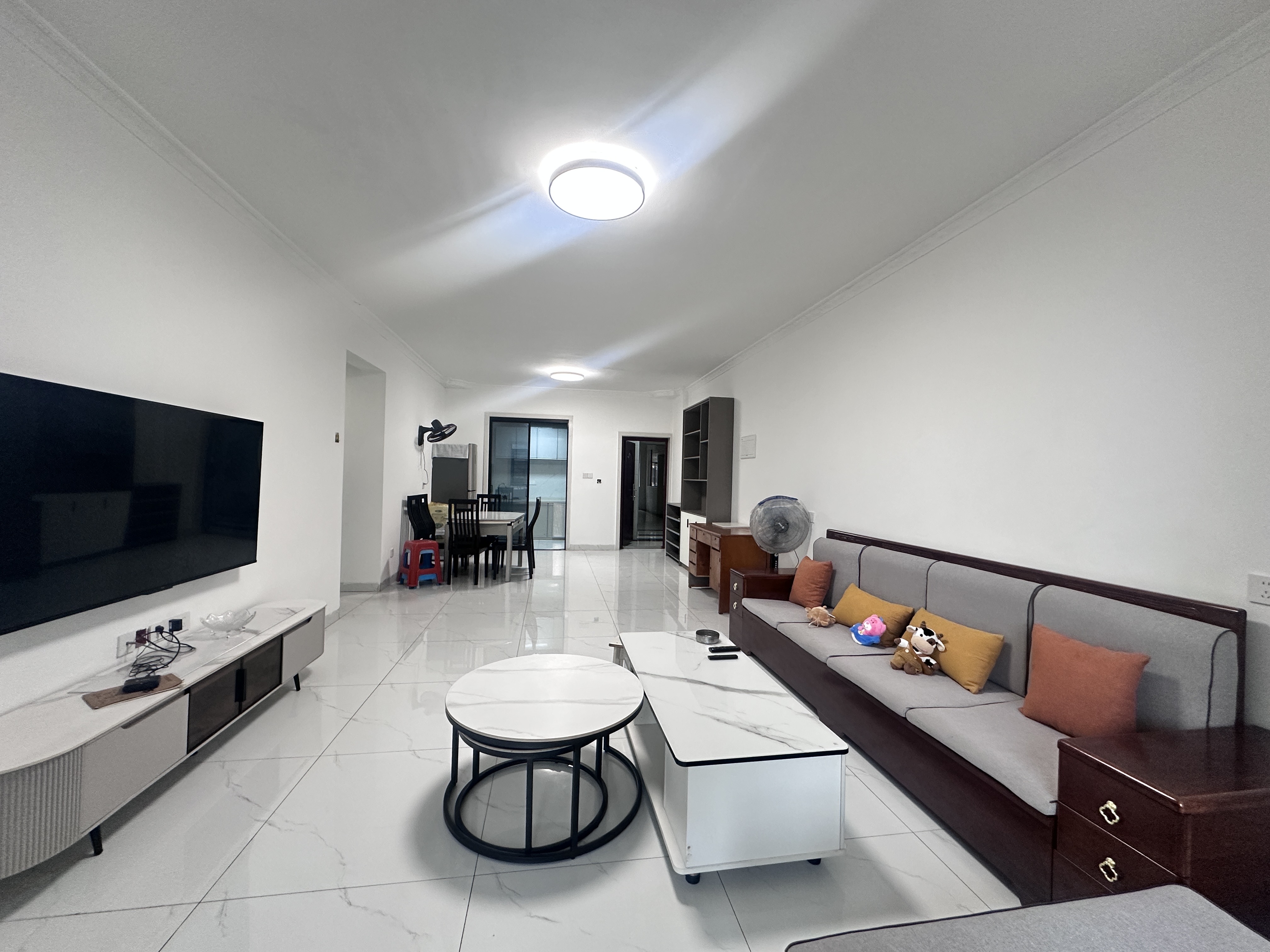 互助小区电梯房 3室2厅2卫 1700.0元/月 互助小区电梯房 3室2厅2卫 1700.0元/月室内图