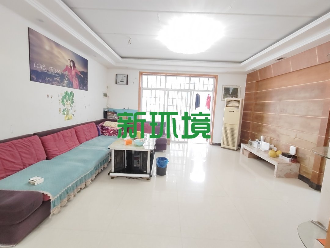永通小区  3室2厅2卫   56.00万客厅