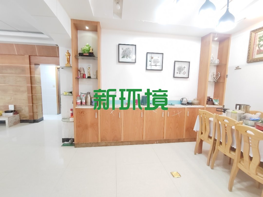 永通小区  3室2厅2卫   56.00万客厅