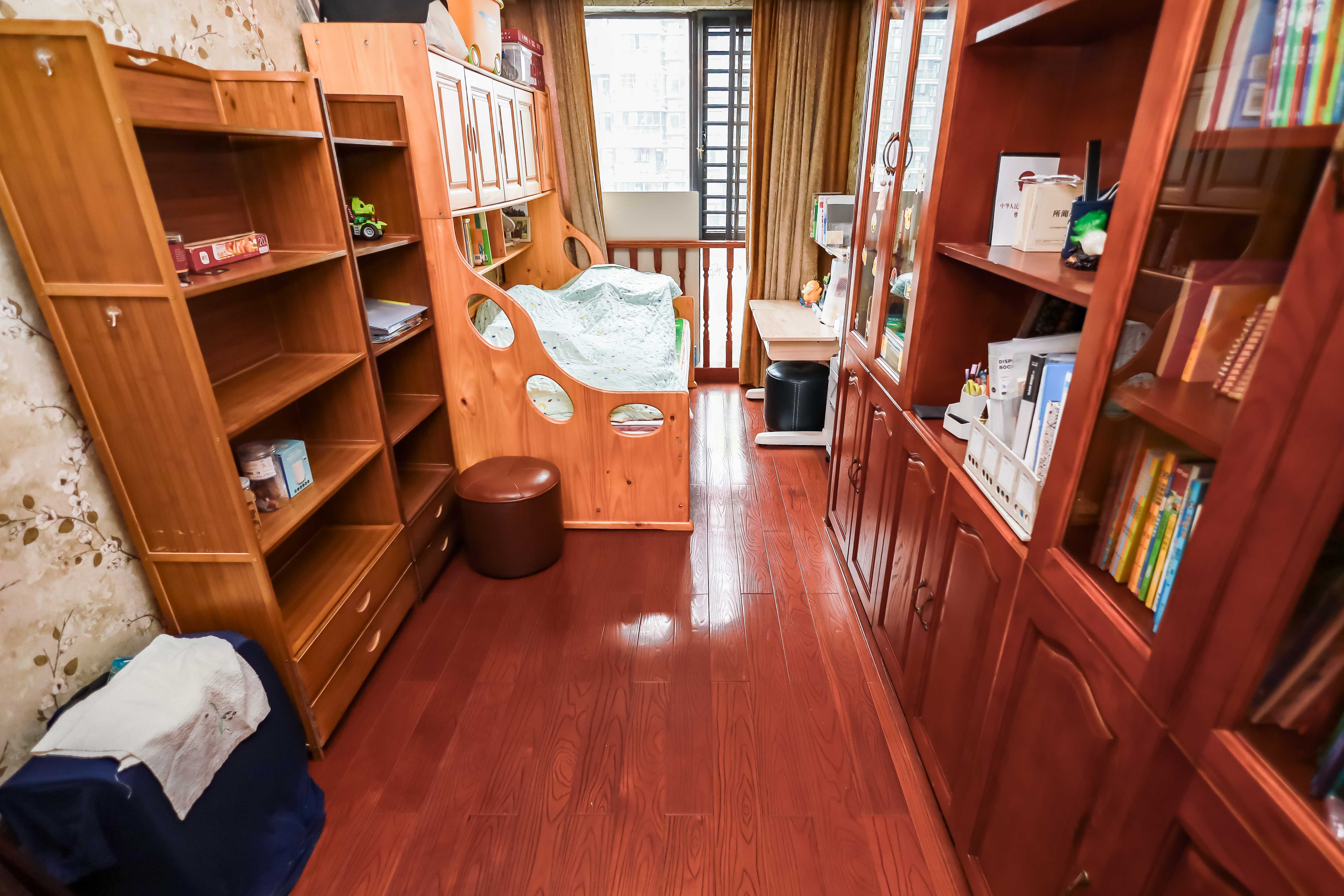 西城龙庭  3室2厅2卫   138.00万卧室
