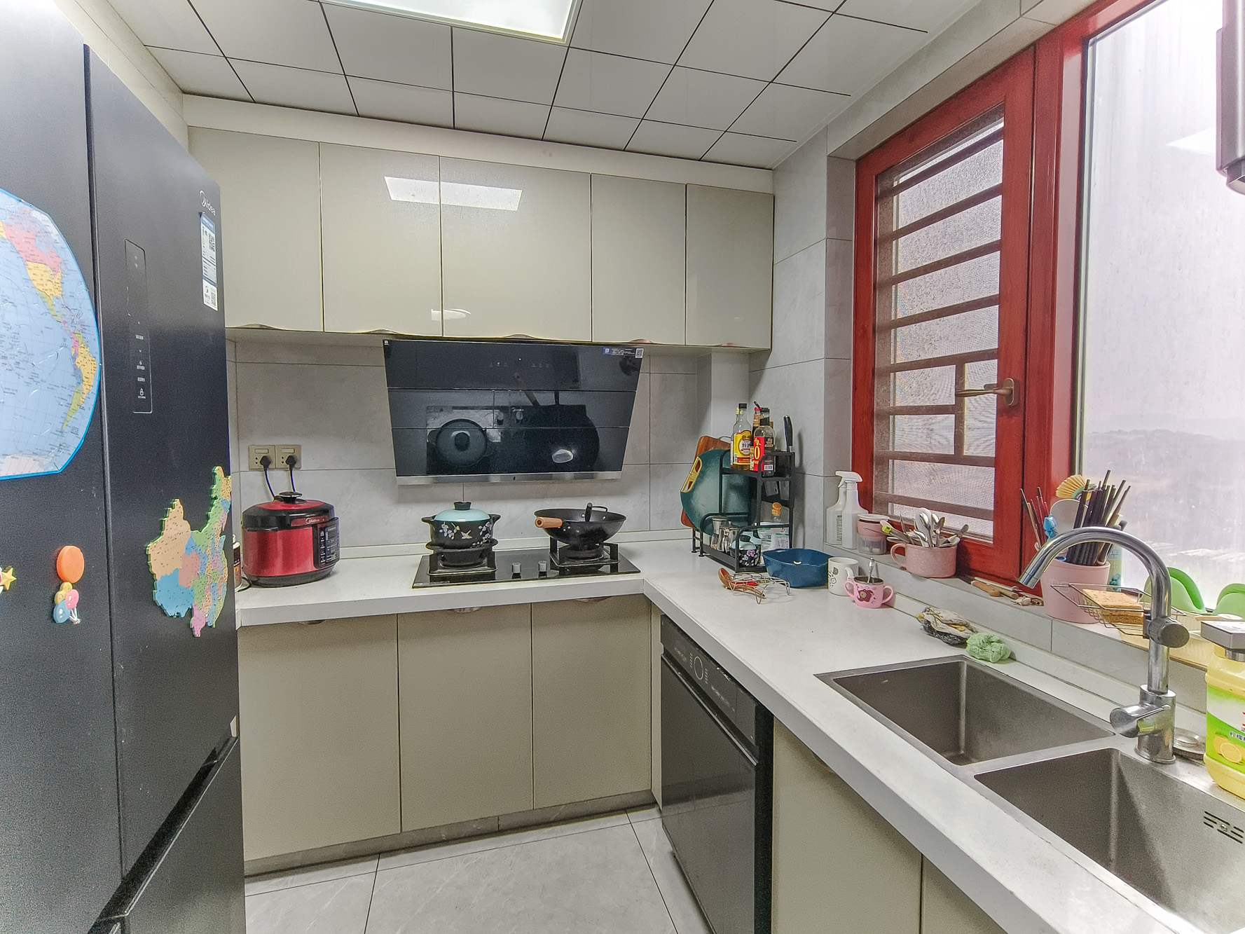 保利香槟国际  4室2厅2卫    108.0万 保利香槟国际  4室2厅2卫    108.0万厨房