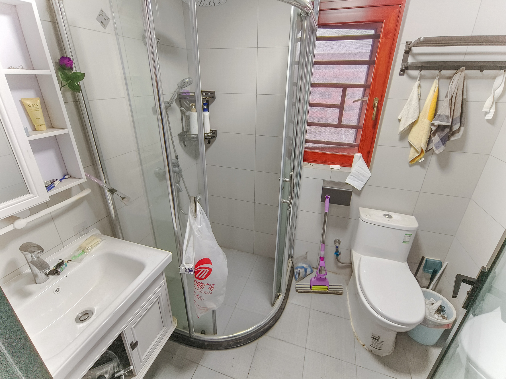 保利香槟国际  4室2厅2卫    108.0万 保利香槟国际  4室2厅2卫    108.0万卫生间