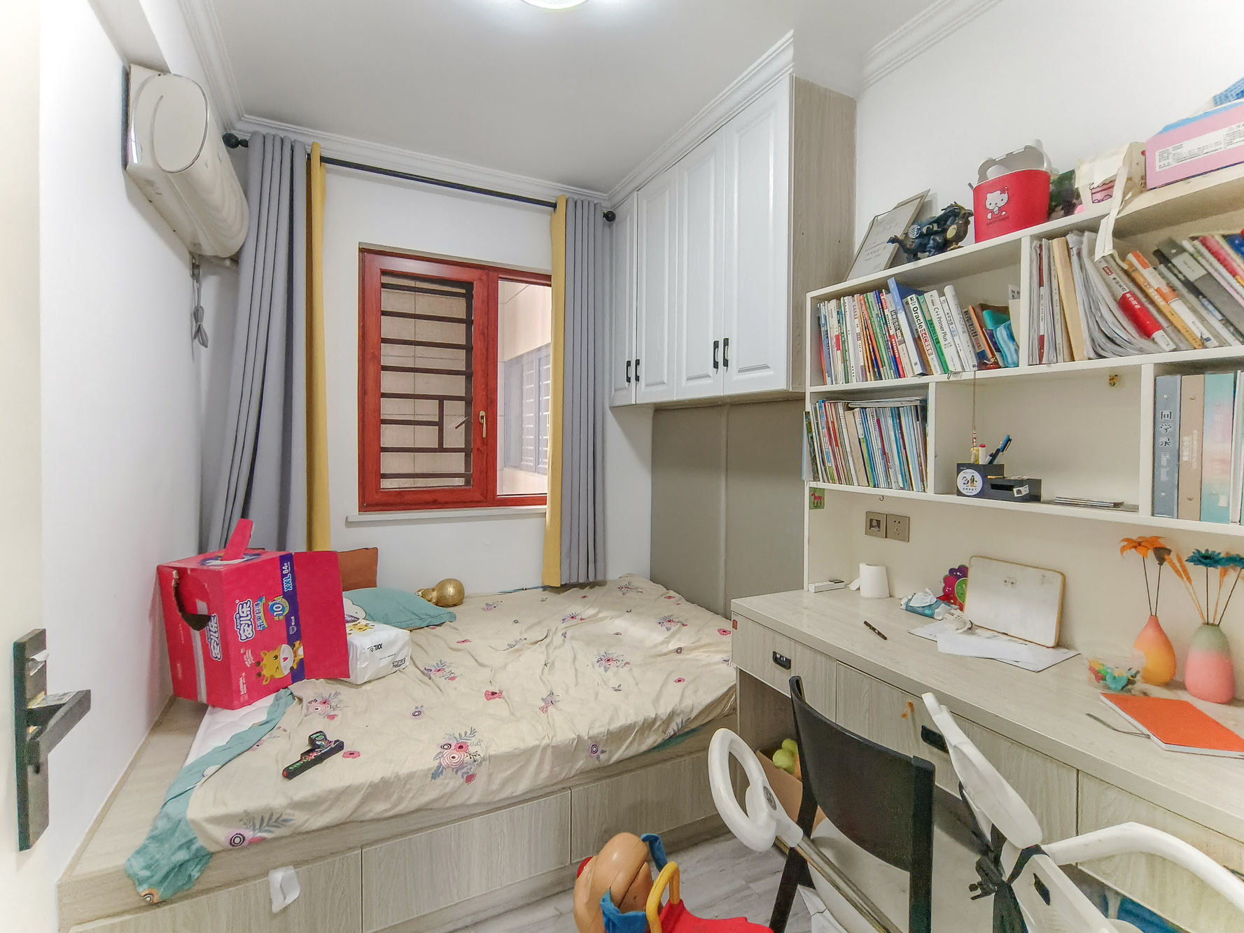 保利香槟国际  4室2厅2卫    108.0万 保利香槟国际  4室2厅2卫    108.0万卧室