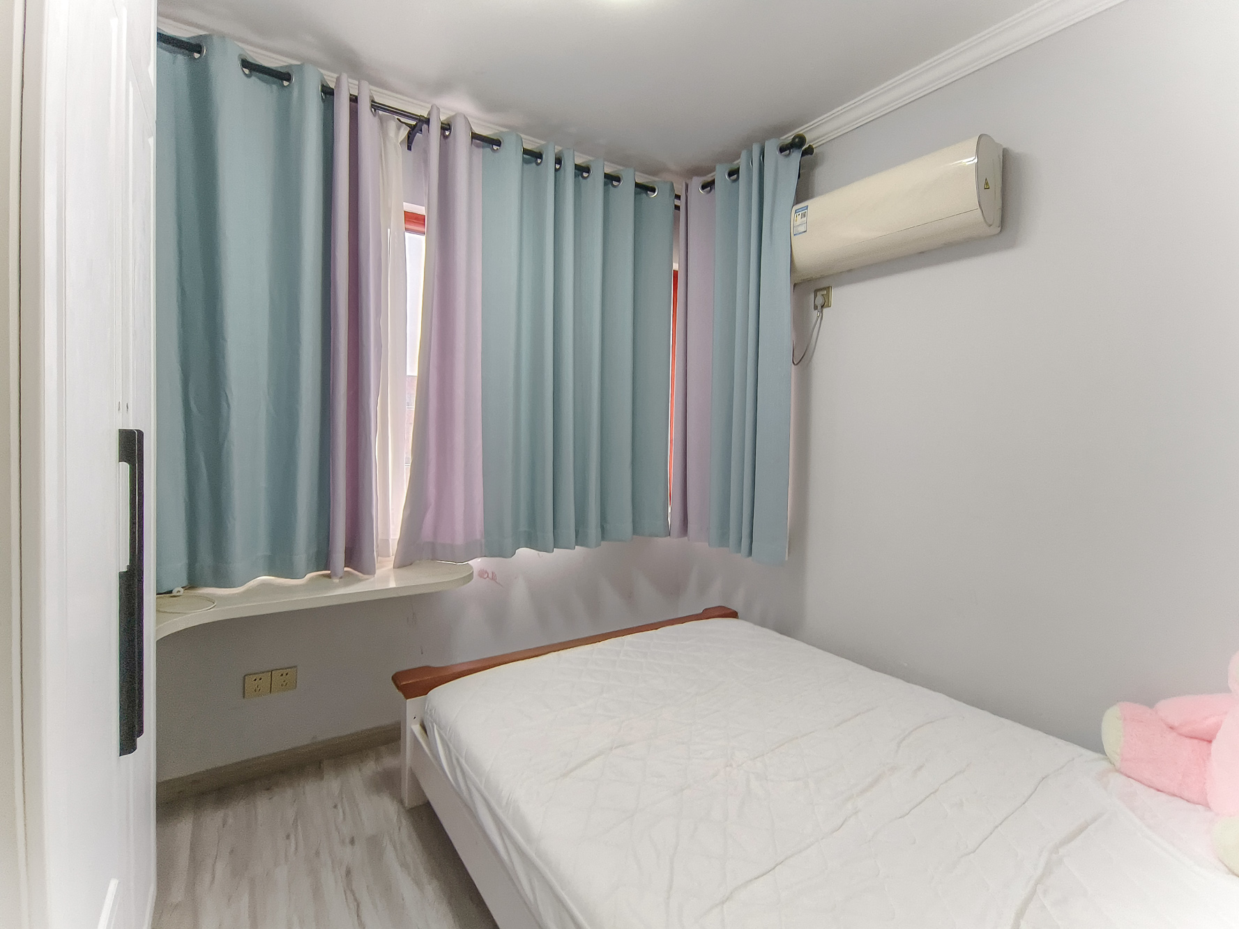 保利香槟国际  4室2厅2卫    108.0万 保利香槟国际  4室2厅2卫    108.0万卧室