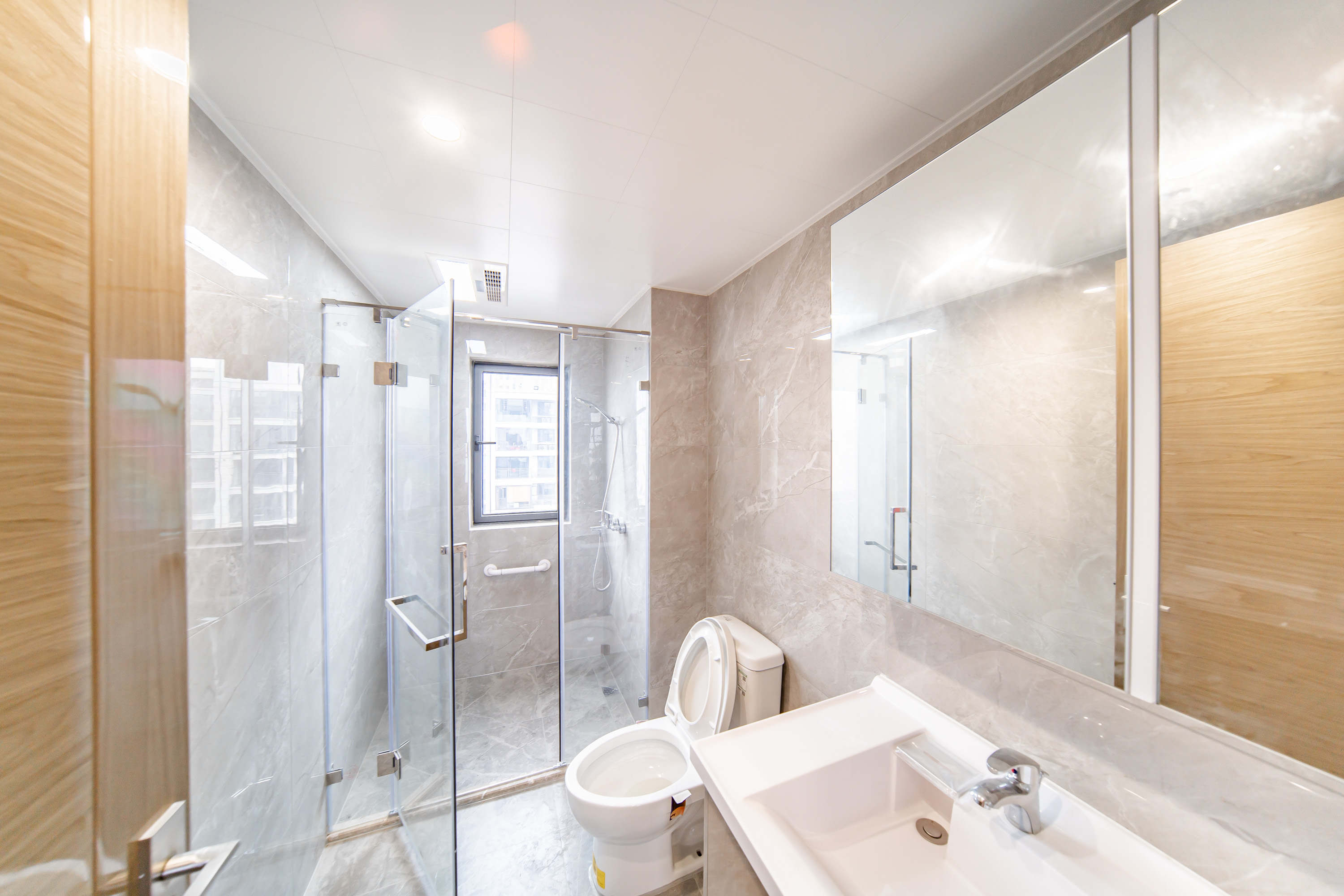 保利天汇 4室2厅2卫 171.0万 保利天汇 4室2厅2卫 171.0万卫生间