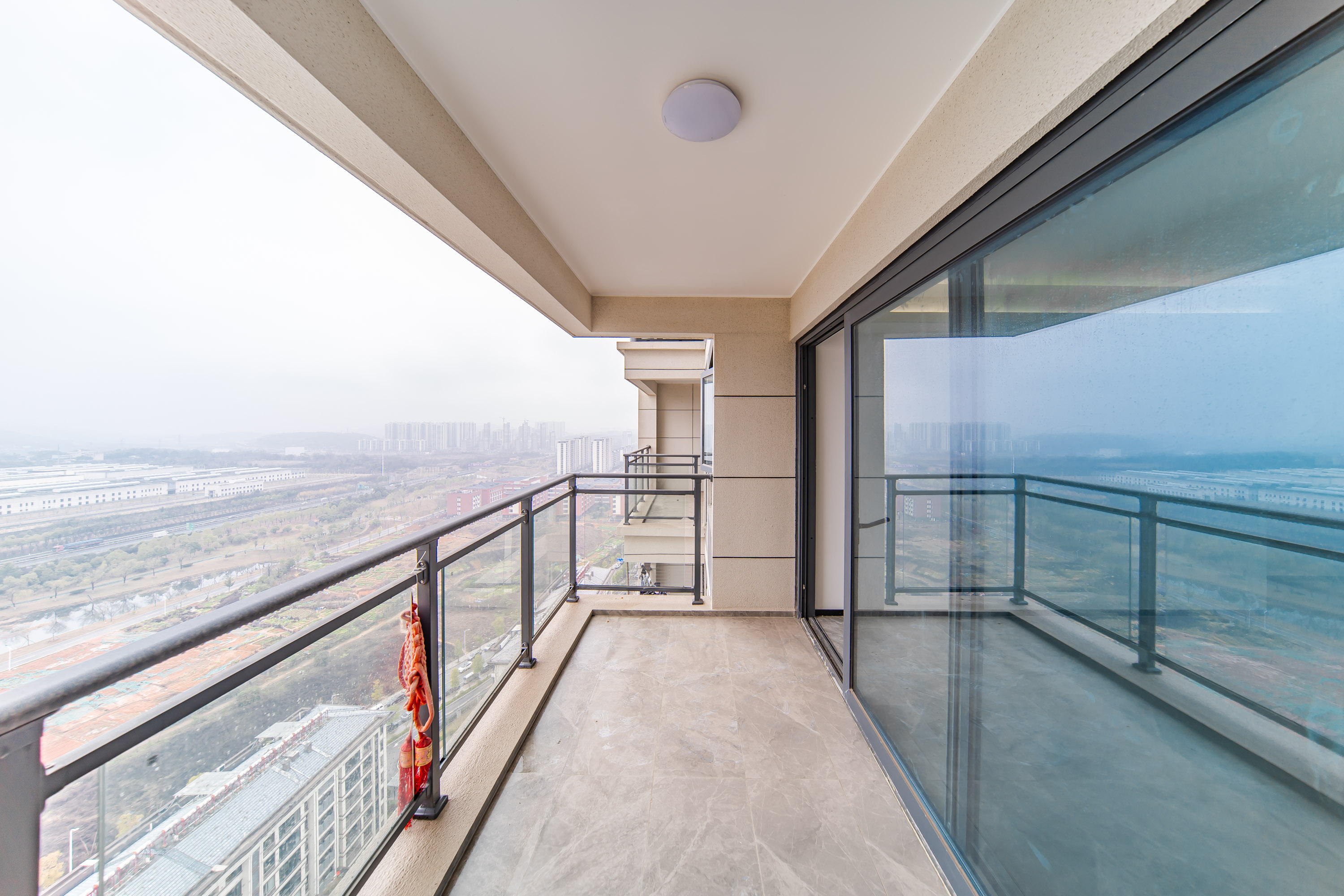 保利天汇 4室2厅2卫 171.0万 保利天汇 4室2厅2卫 171.0万阳台