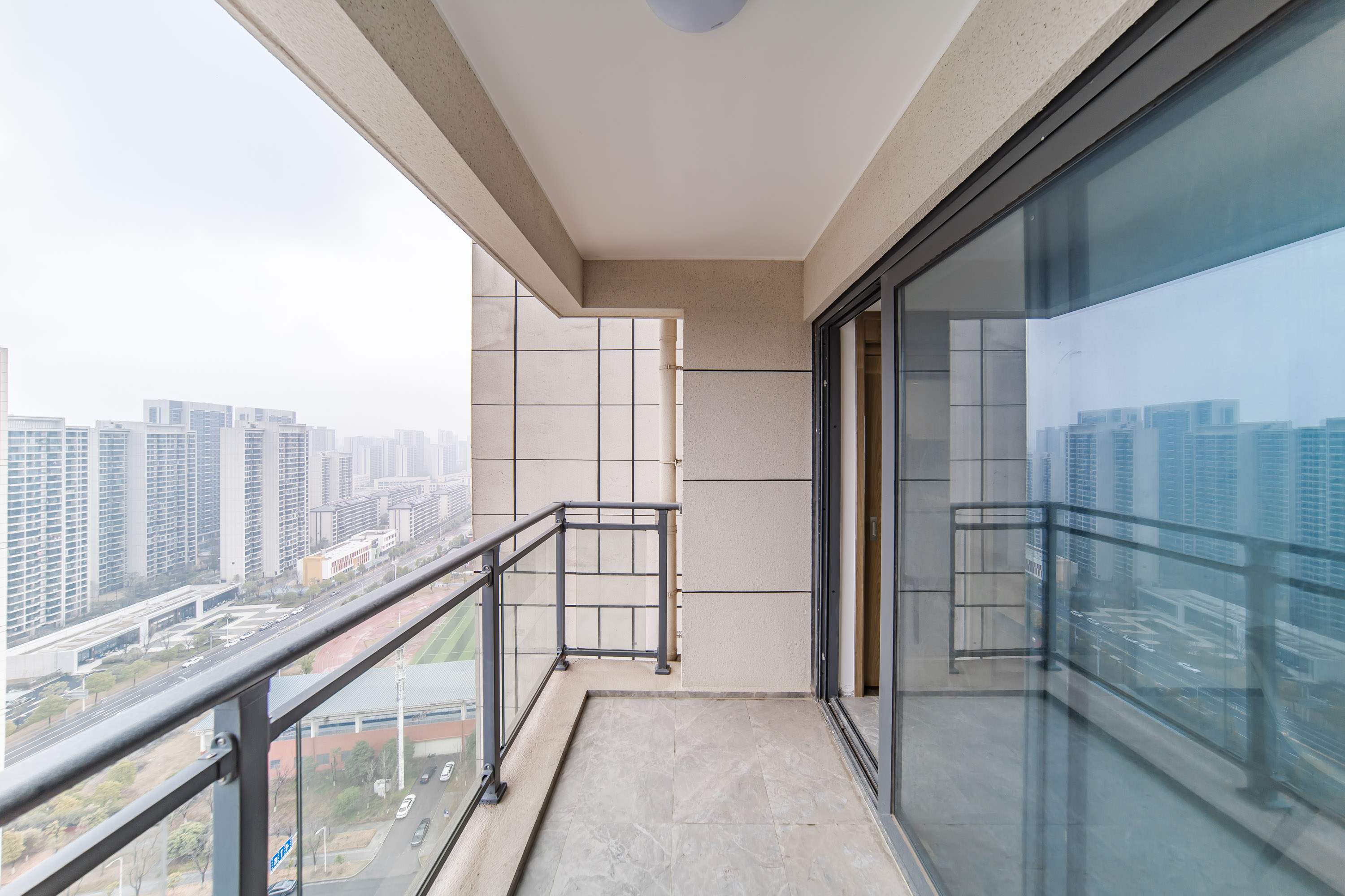 保利天汇 4室2厅2卫 171.0万 保利天汇 4室2厅2卫 171.0万阳台