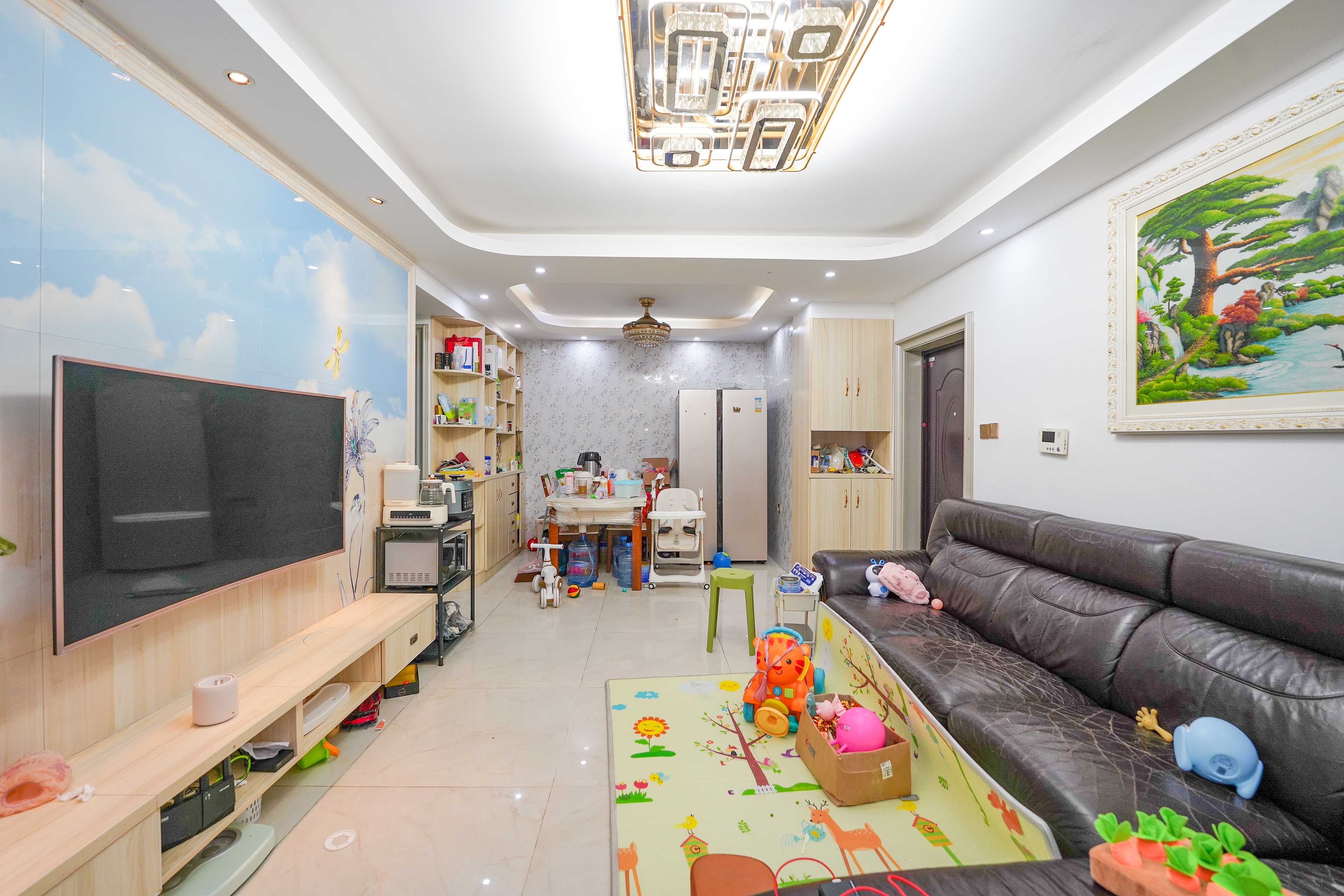丽发新城  2室2厅1卫   68.00万客厅