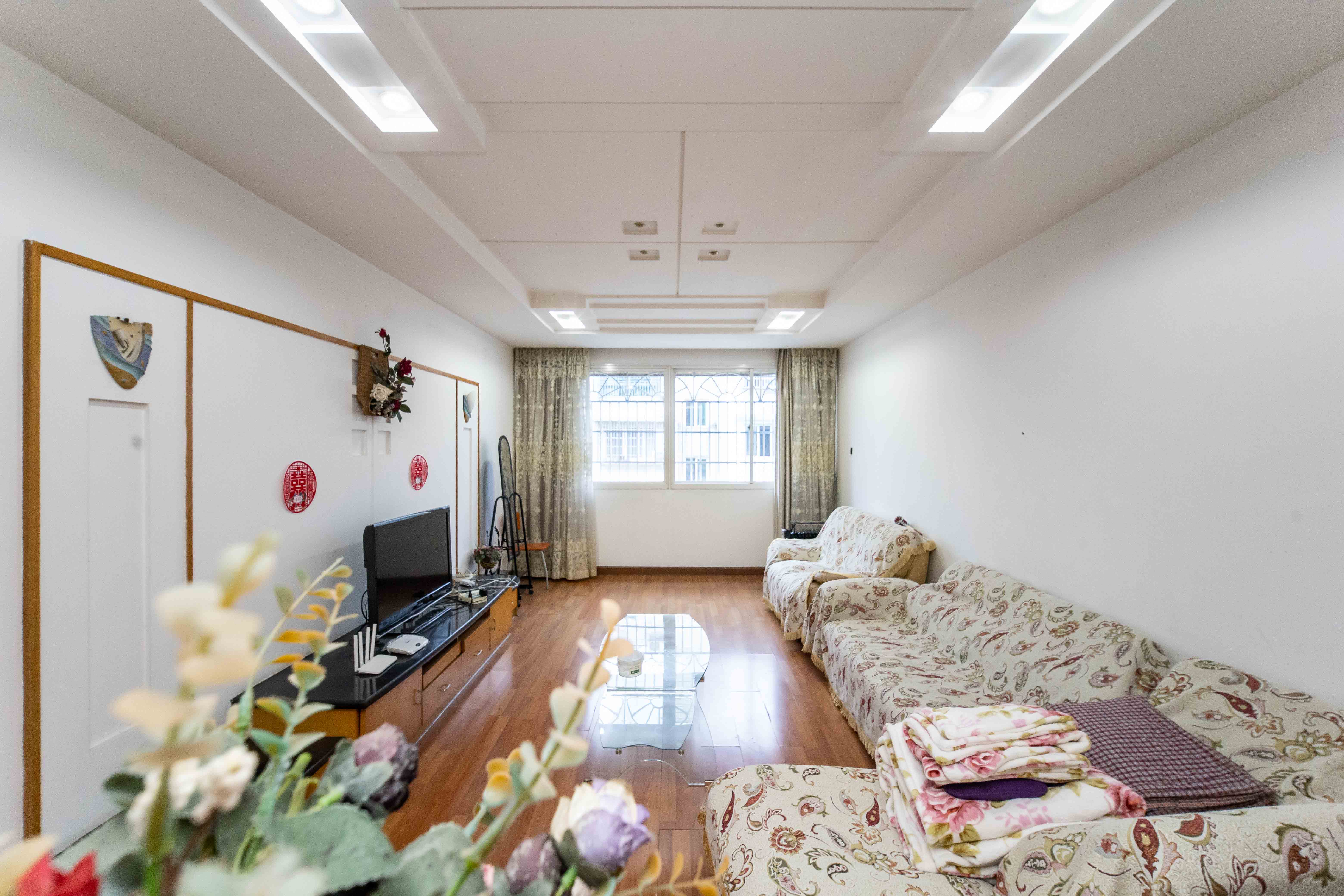 高速公路管理局宿舍 3室2厅2卫 68.8万 高速公路管理局宿舍 3室2厅2卫 68.8万客厅