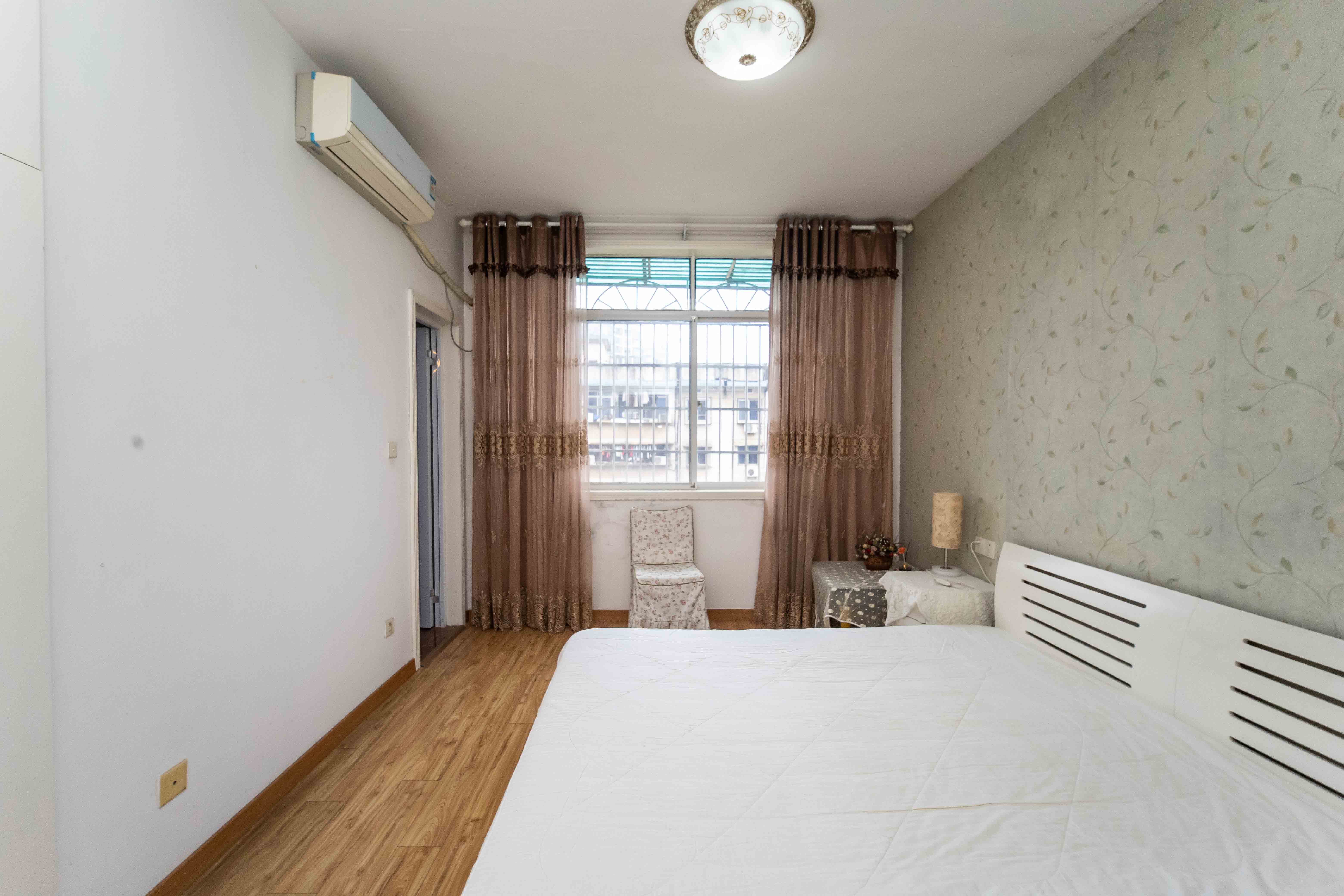 高速公路管理局宿舍 3室2厅2卫 68.8万 高速公路管理局宿舍 3室2厅2卫 68.8万卧室