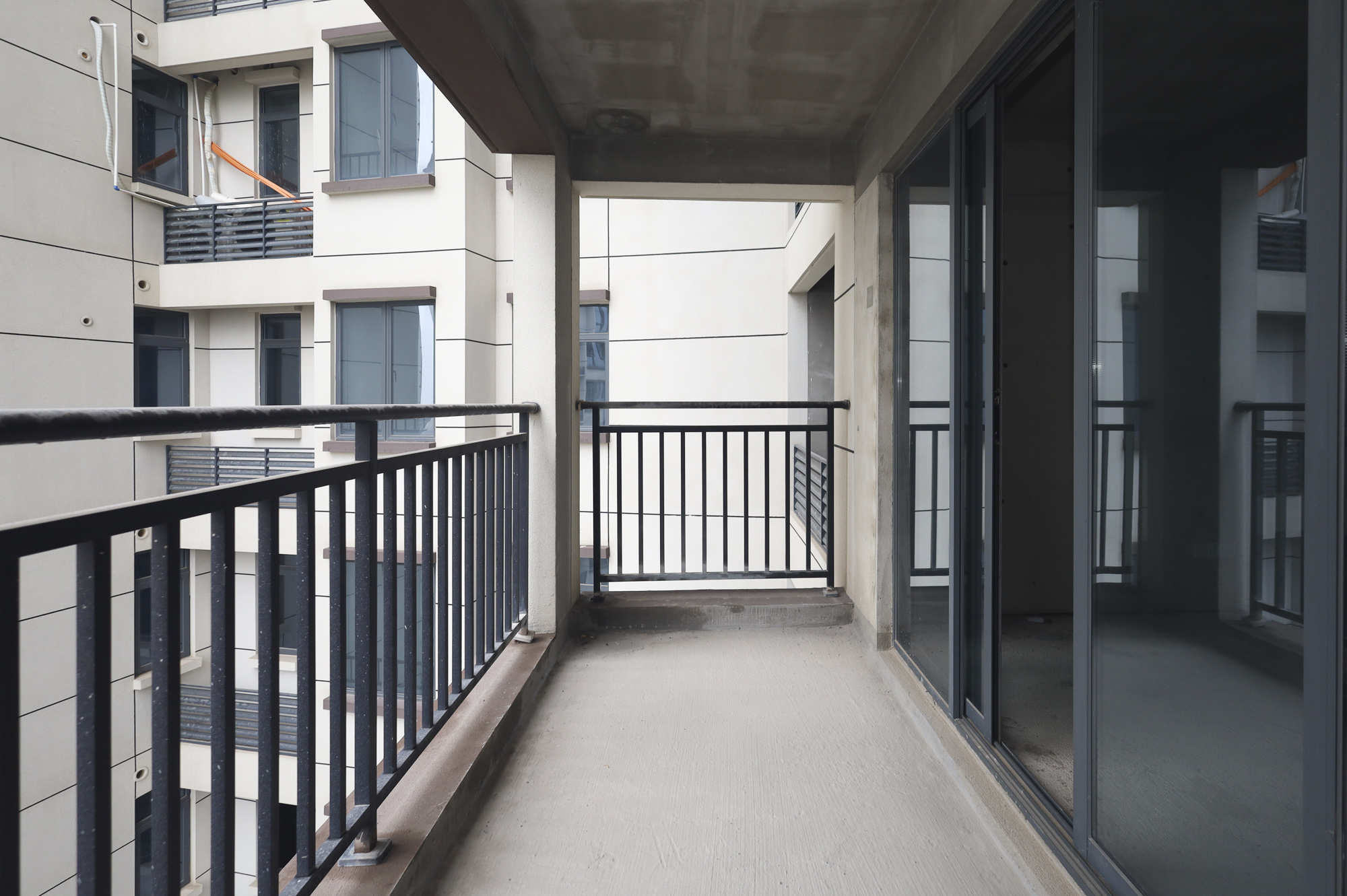 日盛湖湘府 4室2厅2卫 75.0万 日盛湖湘府 4室2厅2卫 75.0万阳台