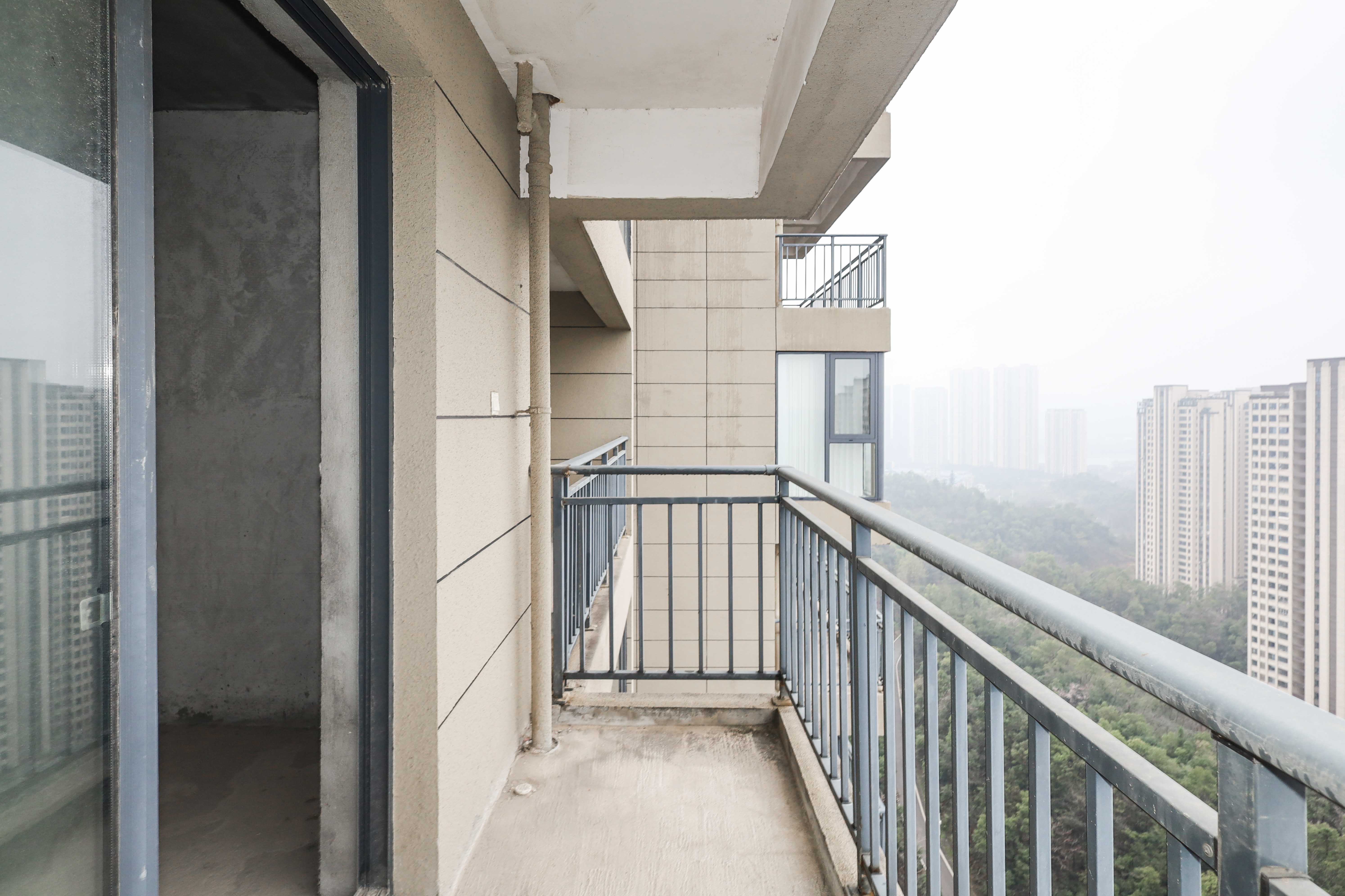 骑龙大街（骑龙苑）  3室2厅2卫   126.00万阳台
