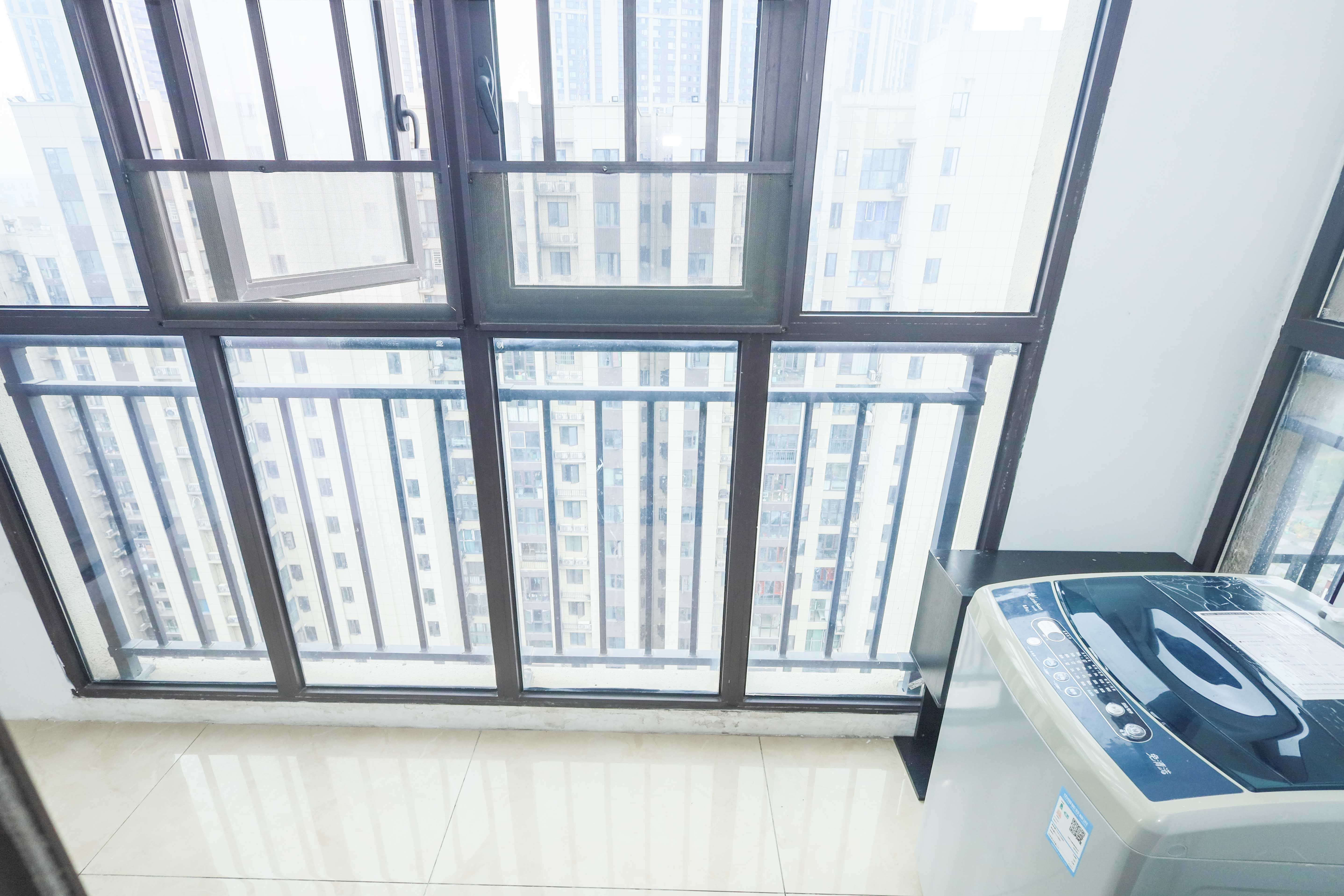 中国铁建梅溪青秀二期  3室2厅2卫   129.50万阳台