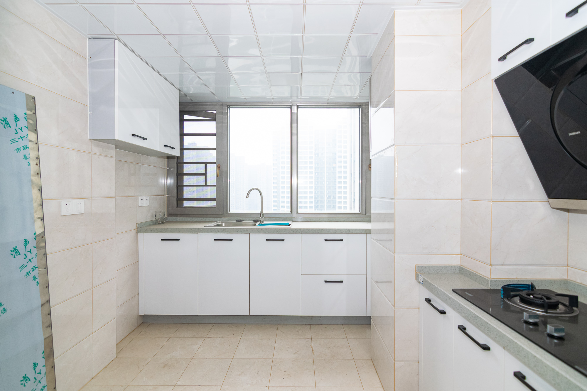 澳海澜庭 3室2厅2卫 88.0万 澳海澜庭 3室2厅2卫 88.0万厨房