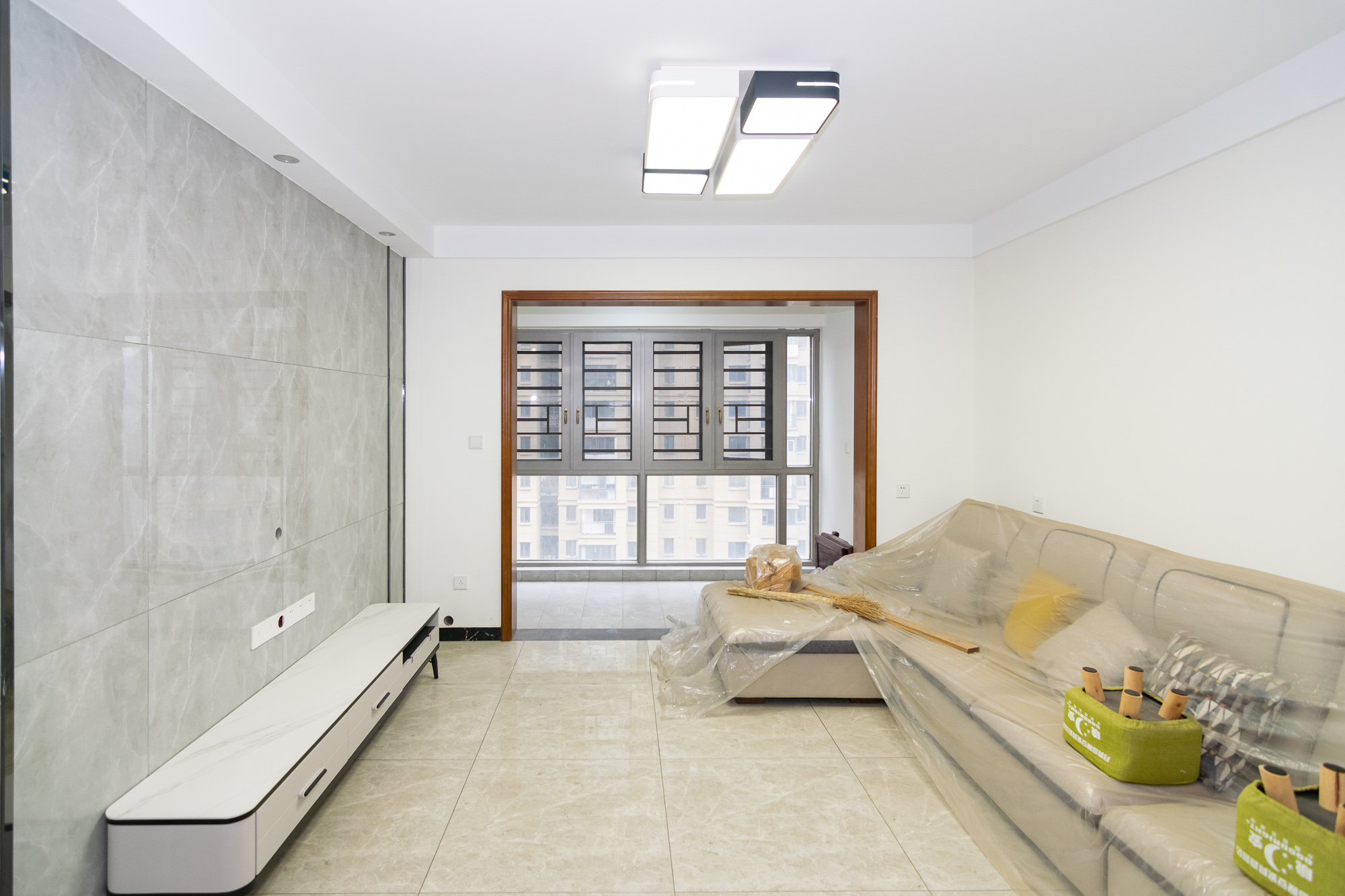 澳海澜庭 3室2厅2卫 88.0万 澳海澜庭 3室2厅2卫 88.0万客厅