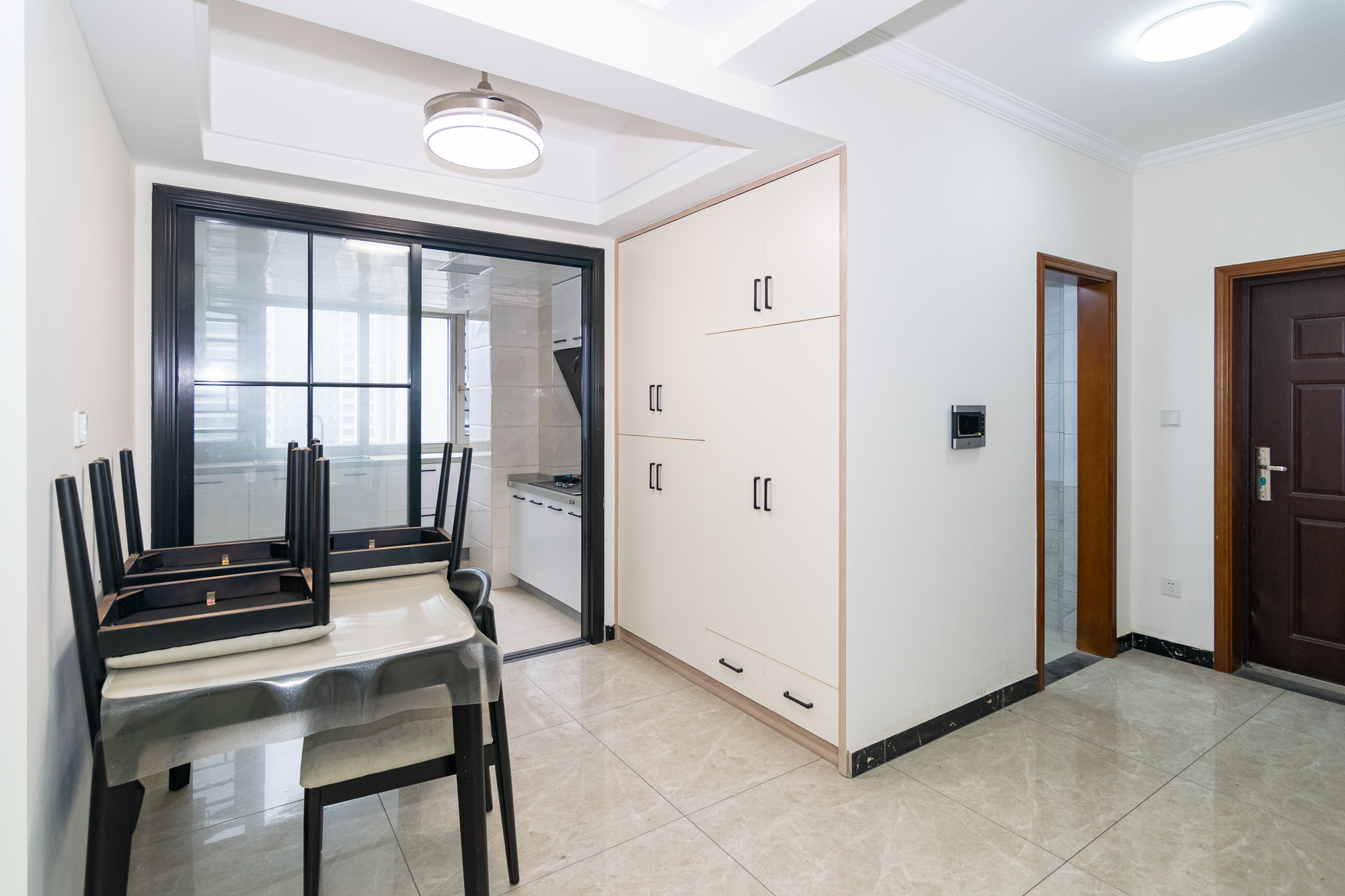 澳海澜庭 3室2厅2卫 88.0万 澳海澜庭 3室2厅2卫 88.0万客厅